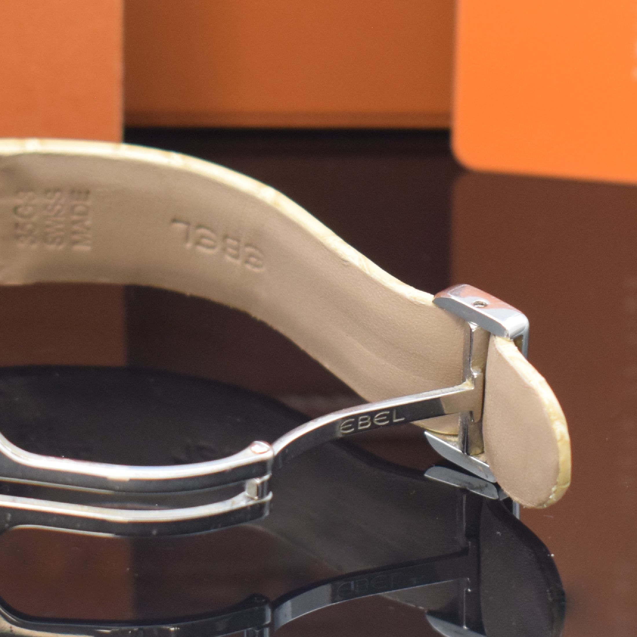 Detail b: EBEL Beluga Damenarmbanduhr Referenz 9014G31, Schweiz um 2010, quarz, Edelstahlgeh. inkl. orig. Lederband m. orig. Faltschl., Boden 4- fach ...