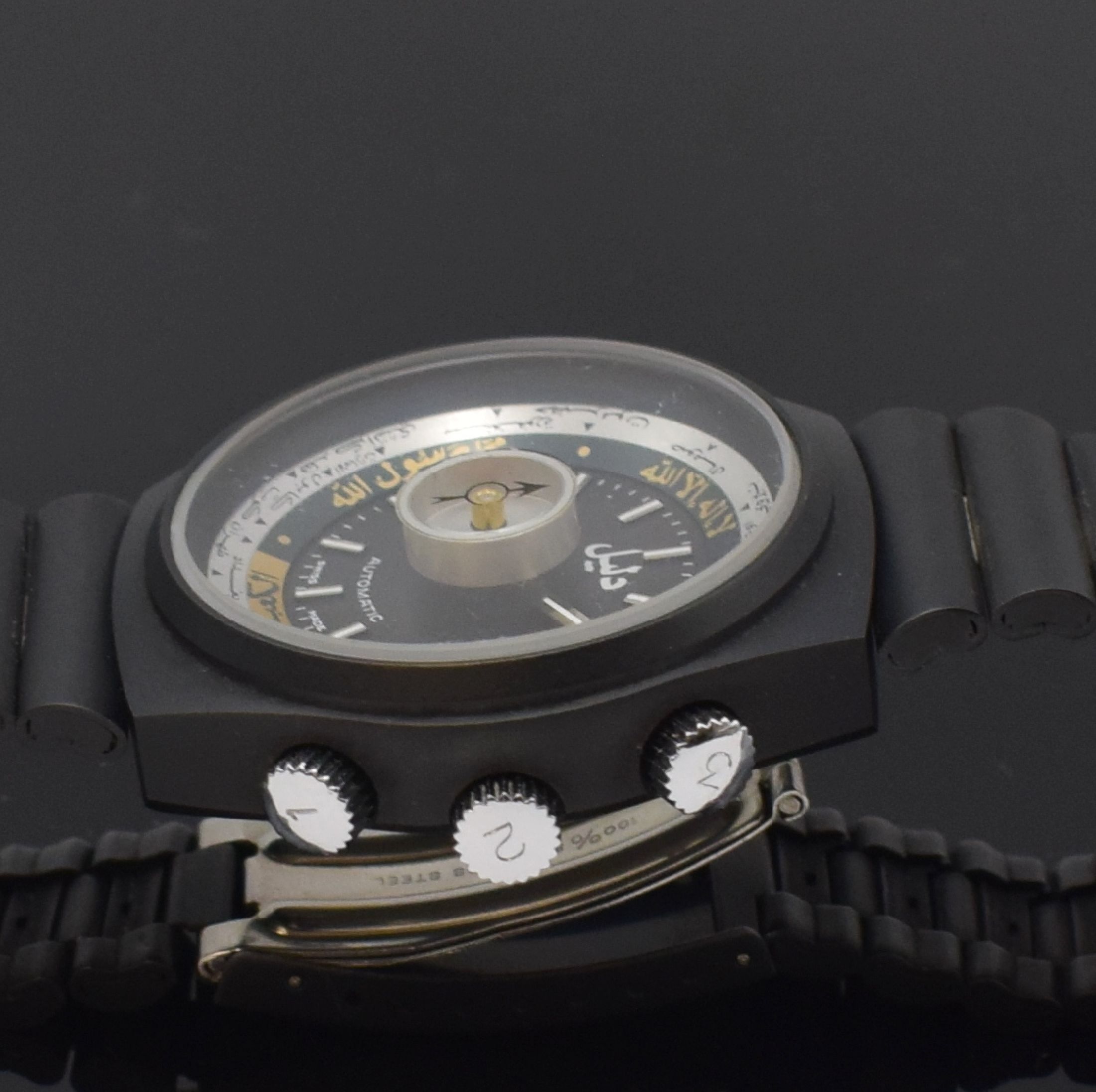 Detail c: DALIL sog. Moslems-Watch gut erhaltene Herrenarmbanduhr mit Kompass, Schweiz um 1975, Automatik, geschwärztes Gehäuse inkl. Gliederband m. ...