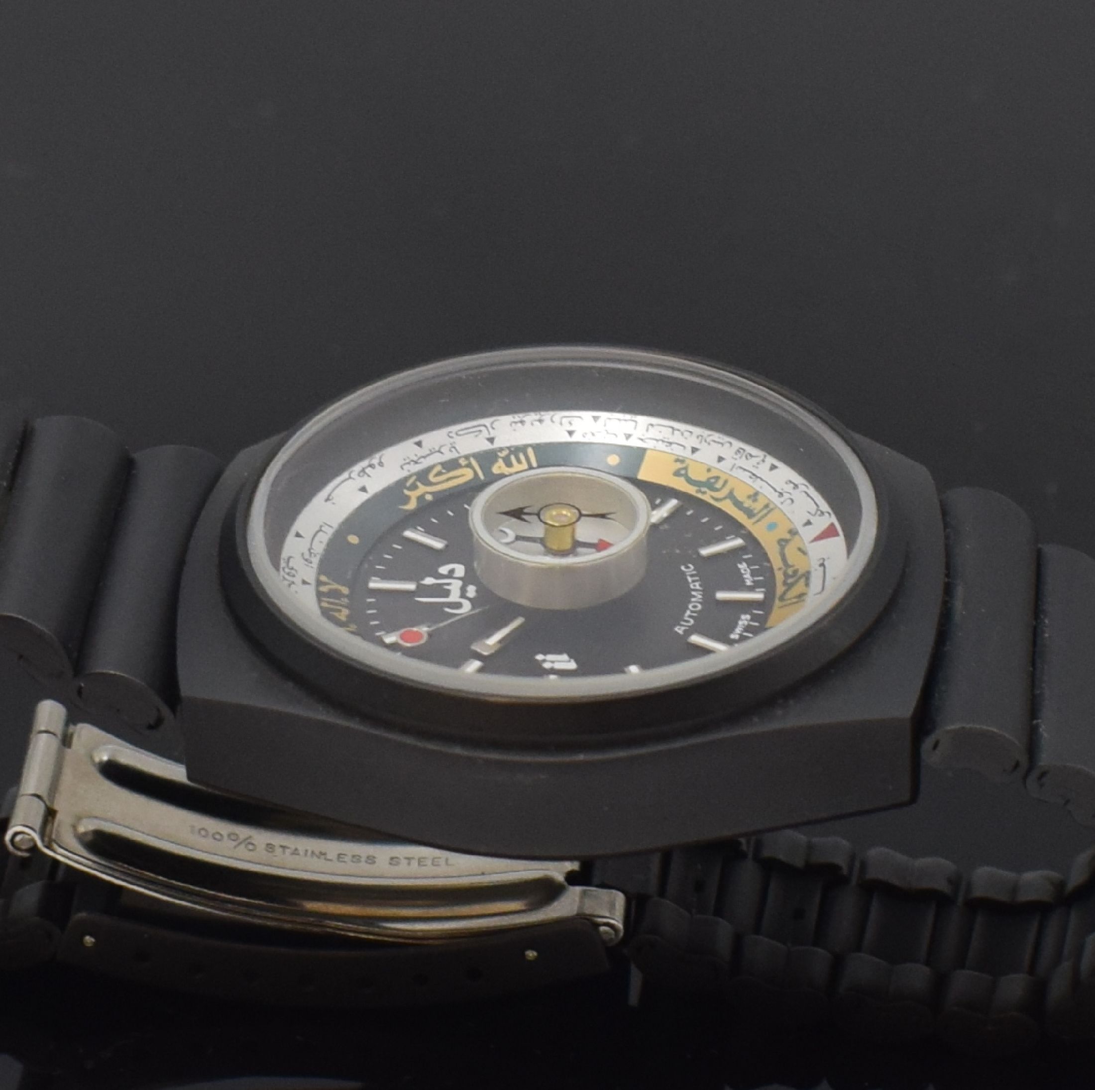 Detail d: DALIL sog. Moslems-Watch gut erhaltene Herrenarmbanduhr mit Kompass, Schweiz um 1975, Automatik, geschwärztes Gehäuse inkl. Gliederband m. ...