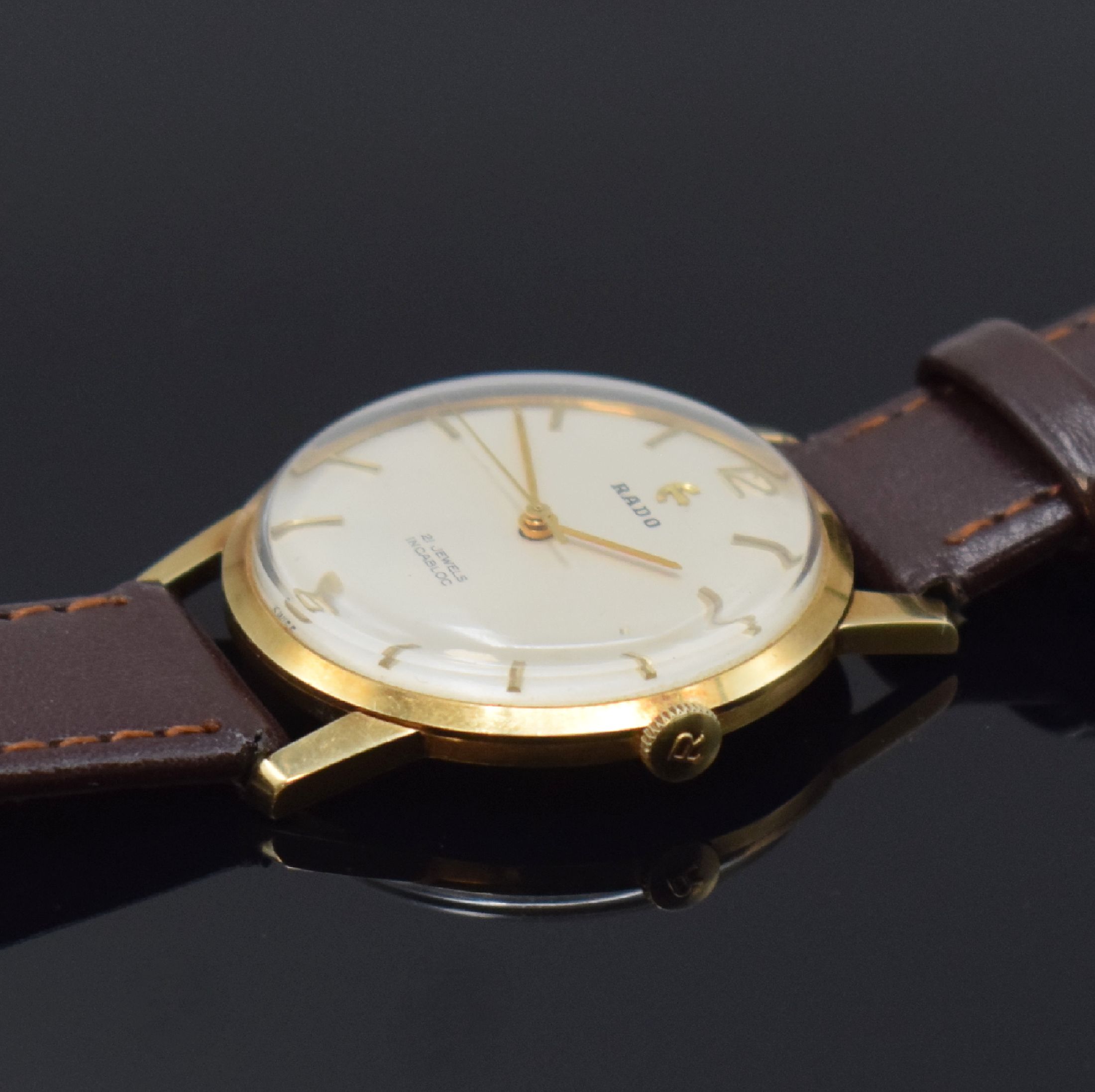 Detail b: RADO Herrenarmbanduhr in GG 585/000 Referenz 10584B, Schweiz um 1960, Handaufzug, Glasrand aufgedr., silb. Zifferbl. m. gold. Std.-Ind., gold. ...