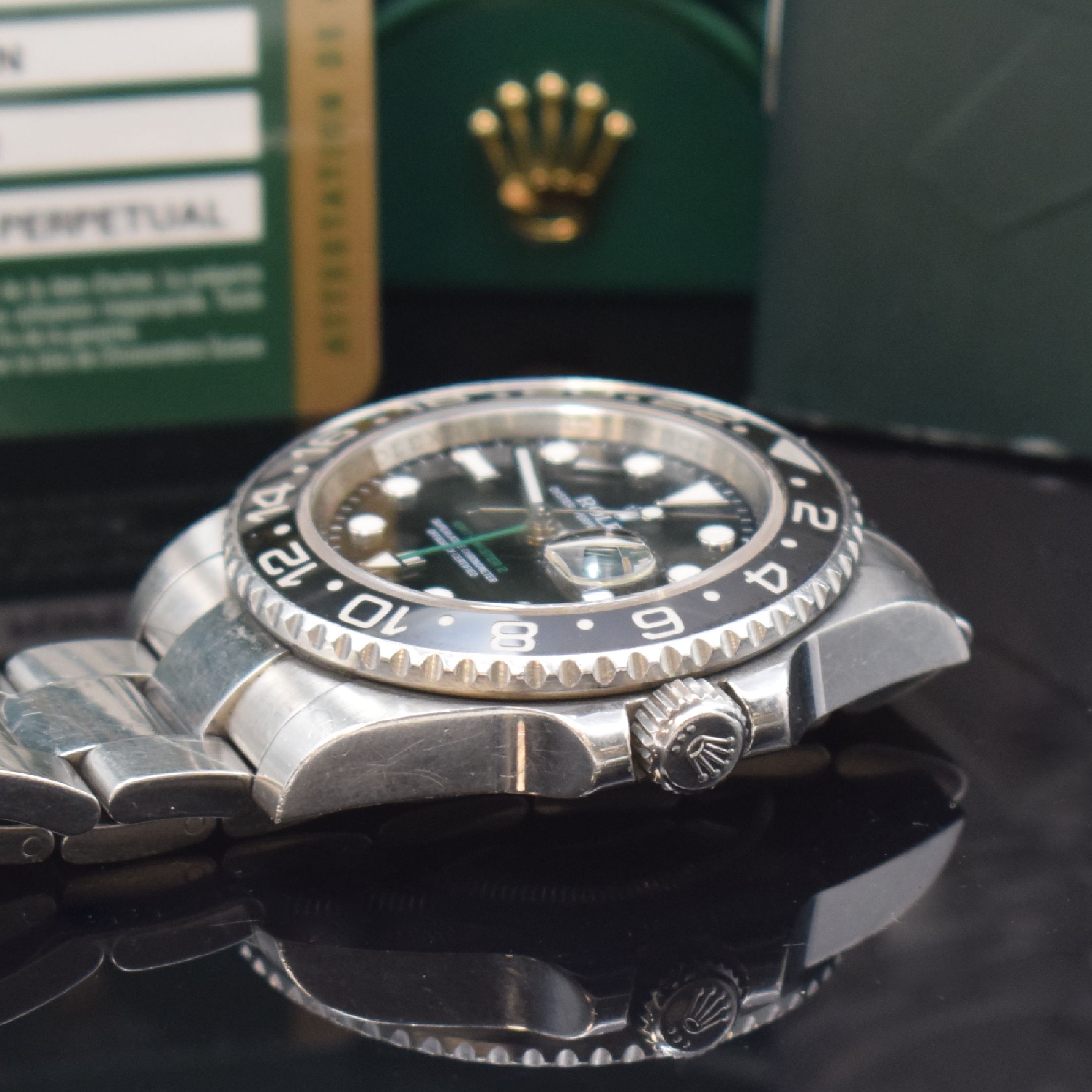 Detail c: ROLEX Herrenarmbanduhr Oyster Perpetual Date GMT-Master II Referenz 116710LN, Automatik, V-Serie, LC 150, Chronometer der Superlative in Edelstahl ...