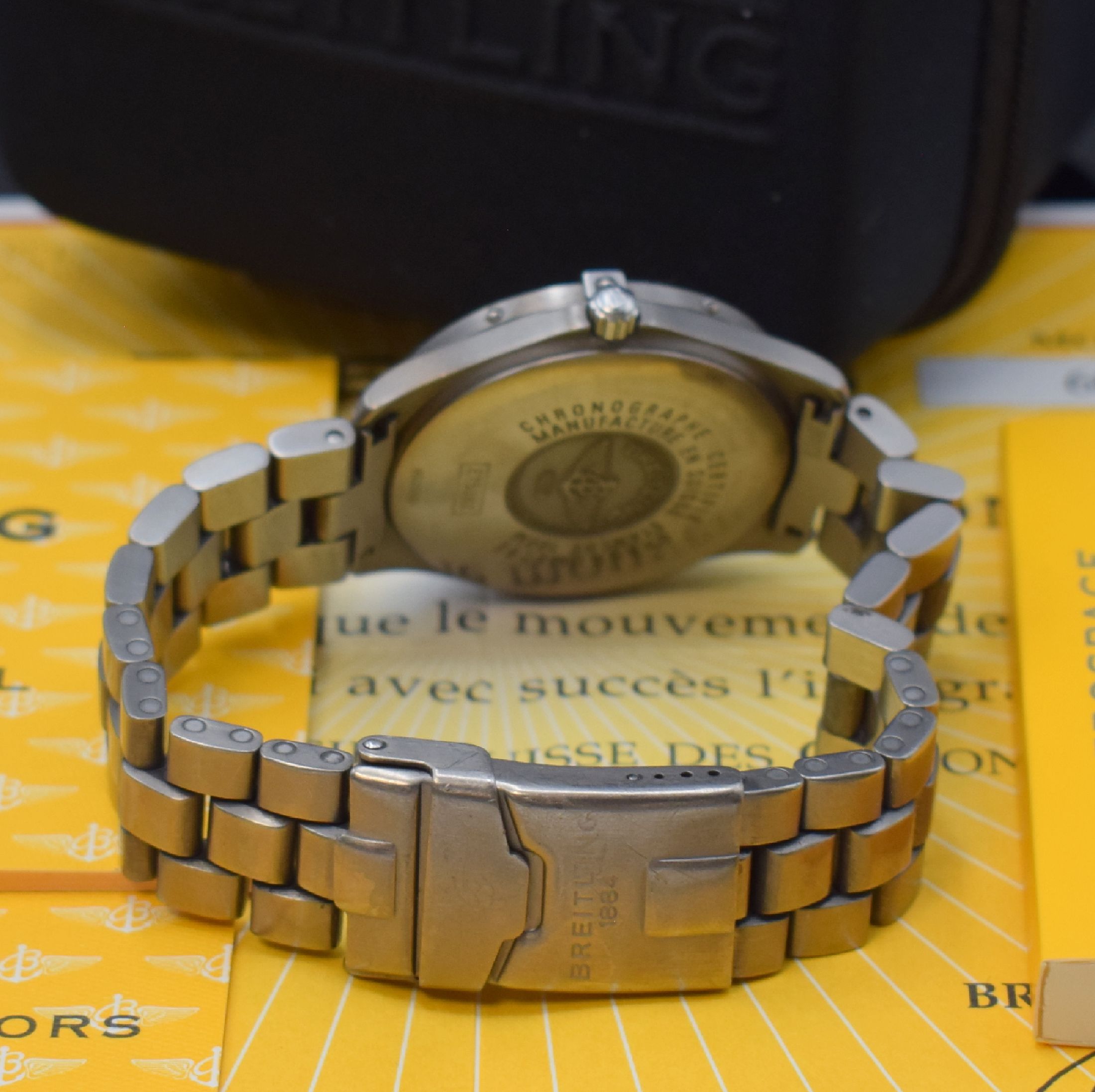 Detail b: BREITLING Aerospace Chronometer Multifunktionsuhr in Titan Referenz E75362, Schweiz verk. lt. beil. Pap. 11/2005, quarz, Boden aufgedr., orig. ...