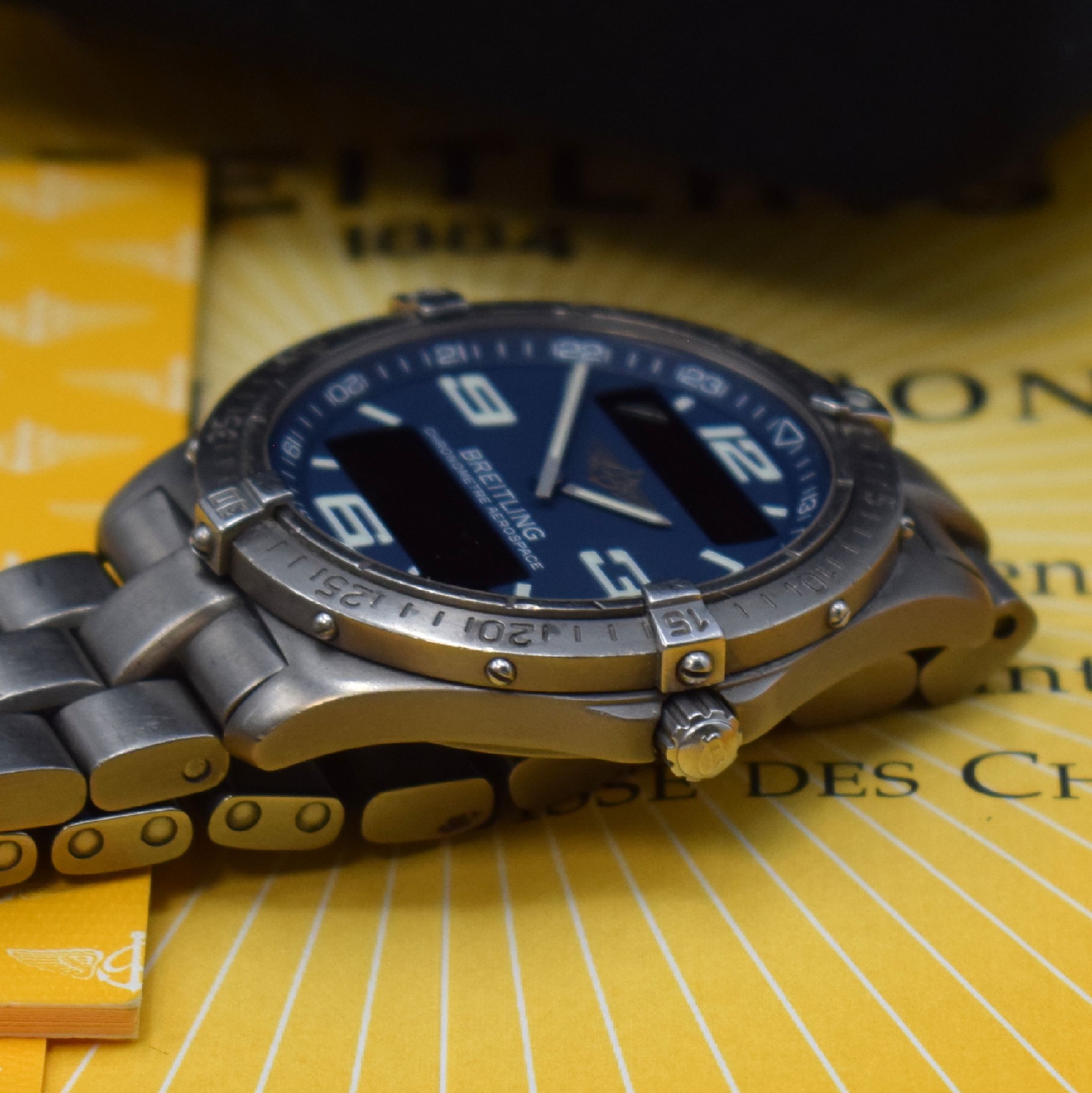 Detail c: BREITLING Aerospace Chronometer Multifunktionsuhr in Titan Referenz E75362, Schweiz verk. lt. beil. Pap. 11/2005, quarz, Boden aufgedr., orig. ...