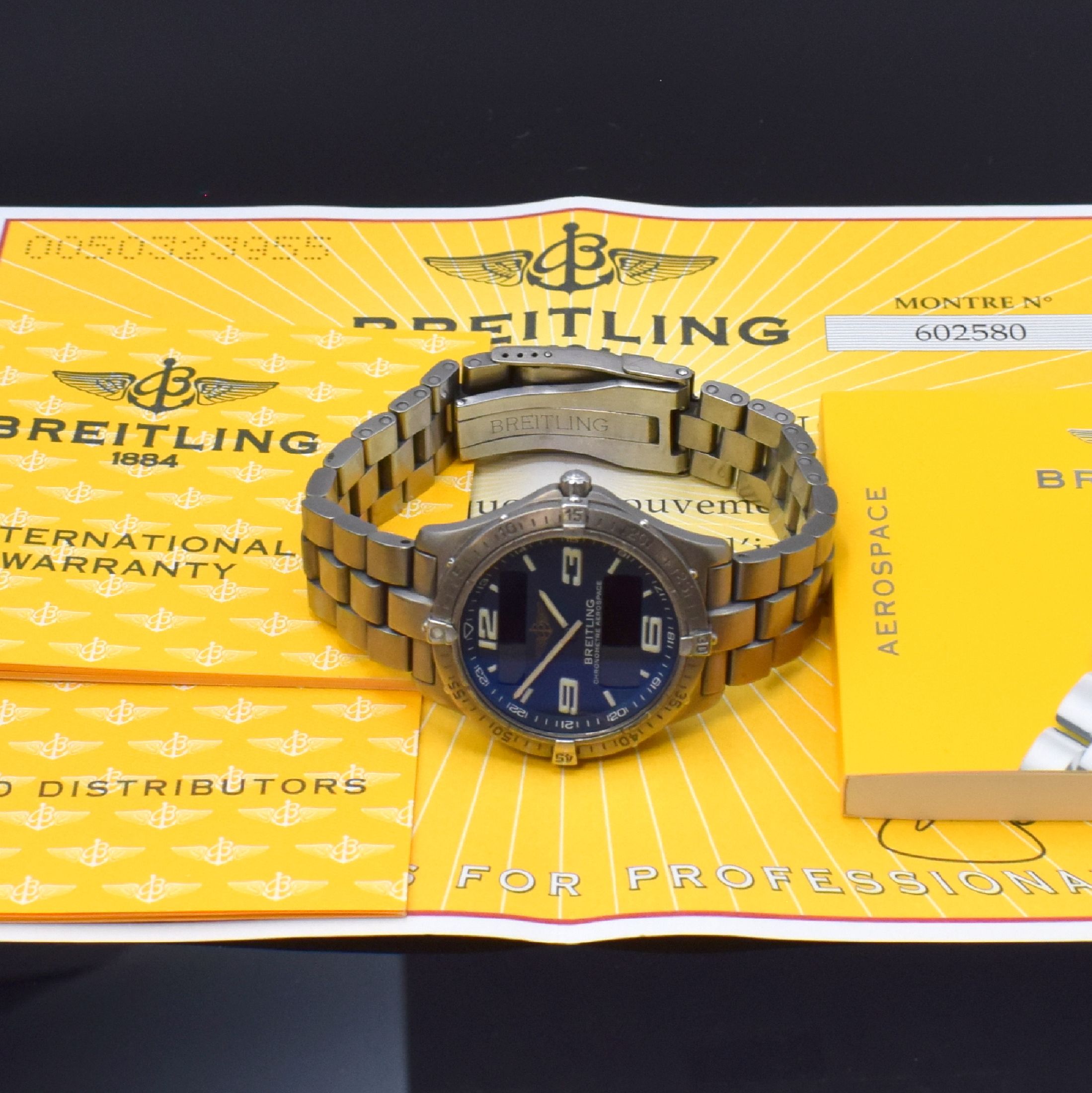Detail e: BREITLING Aerospace Chronometer Multifunktionsuhr in Titan Referenz E75362, Schweiz verk. lt. beil. Pap. 11/2005, quarz, Boden aufgedr., orig. ...