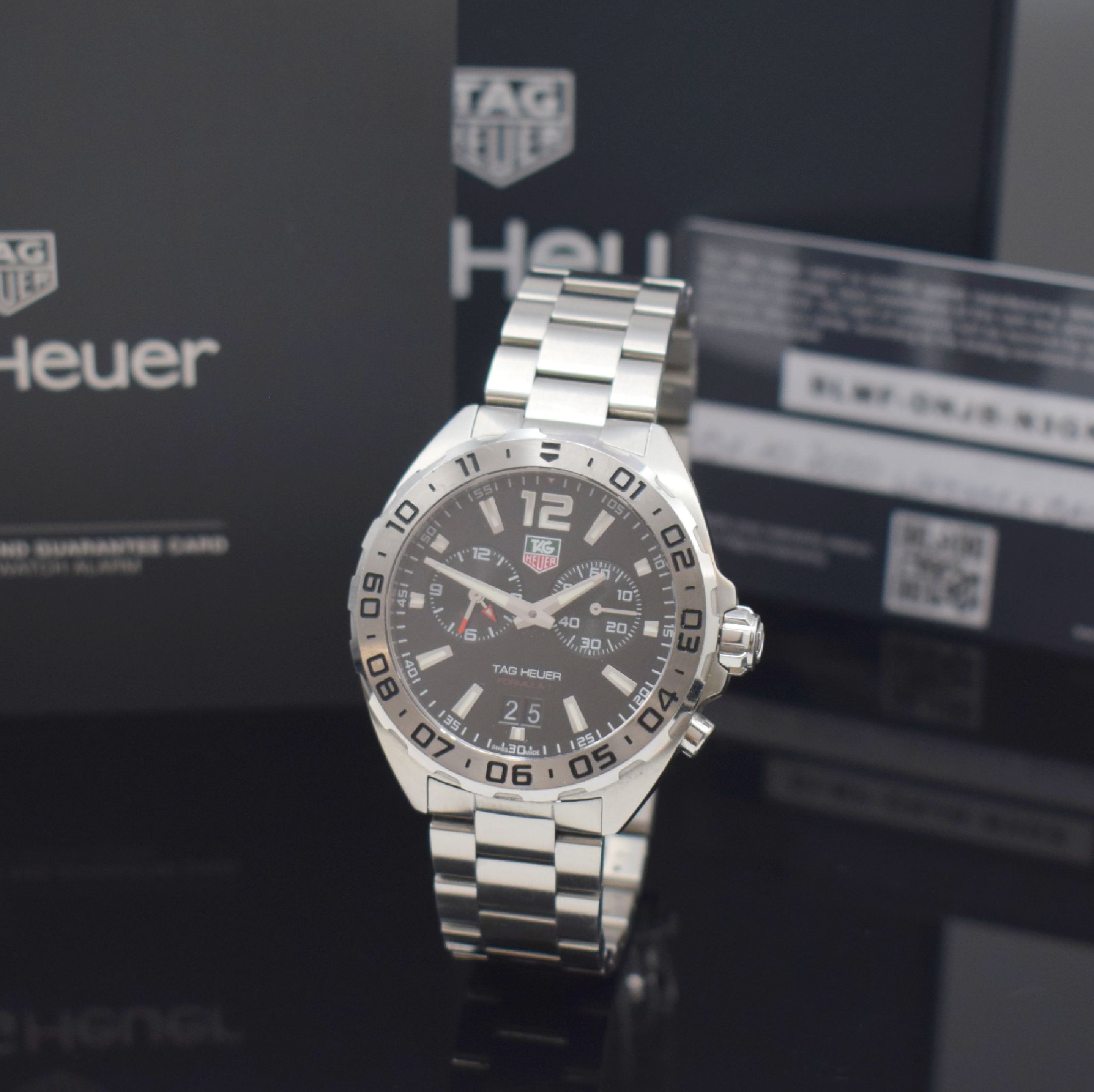 TAG HEUER Formula 1 Alarm Herrenarmbanduhr mit Wecker und Großdatum Referenz WAZ111A, Schweiz um 2020, quarz, verschr. Edelstahlgeh., Gliederband m. ...