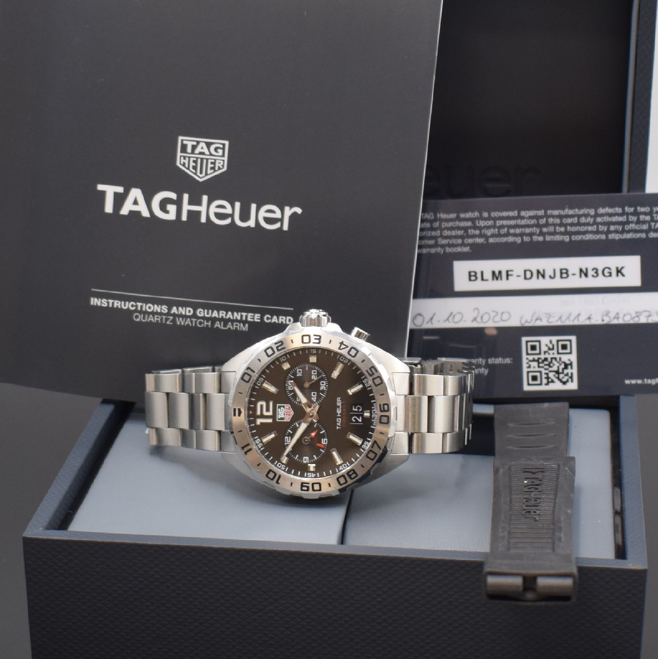 Detail e: TAG HEUER Formula 1 Alarm Herrenarmbanduhr mit Wecker und Großdatum Referenz WAZ111A, Schweiz um 2020, quarz, verschr. Edelstahlgeh., Gliederband m. ...