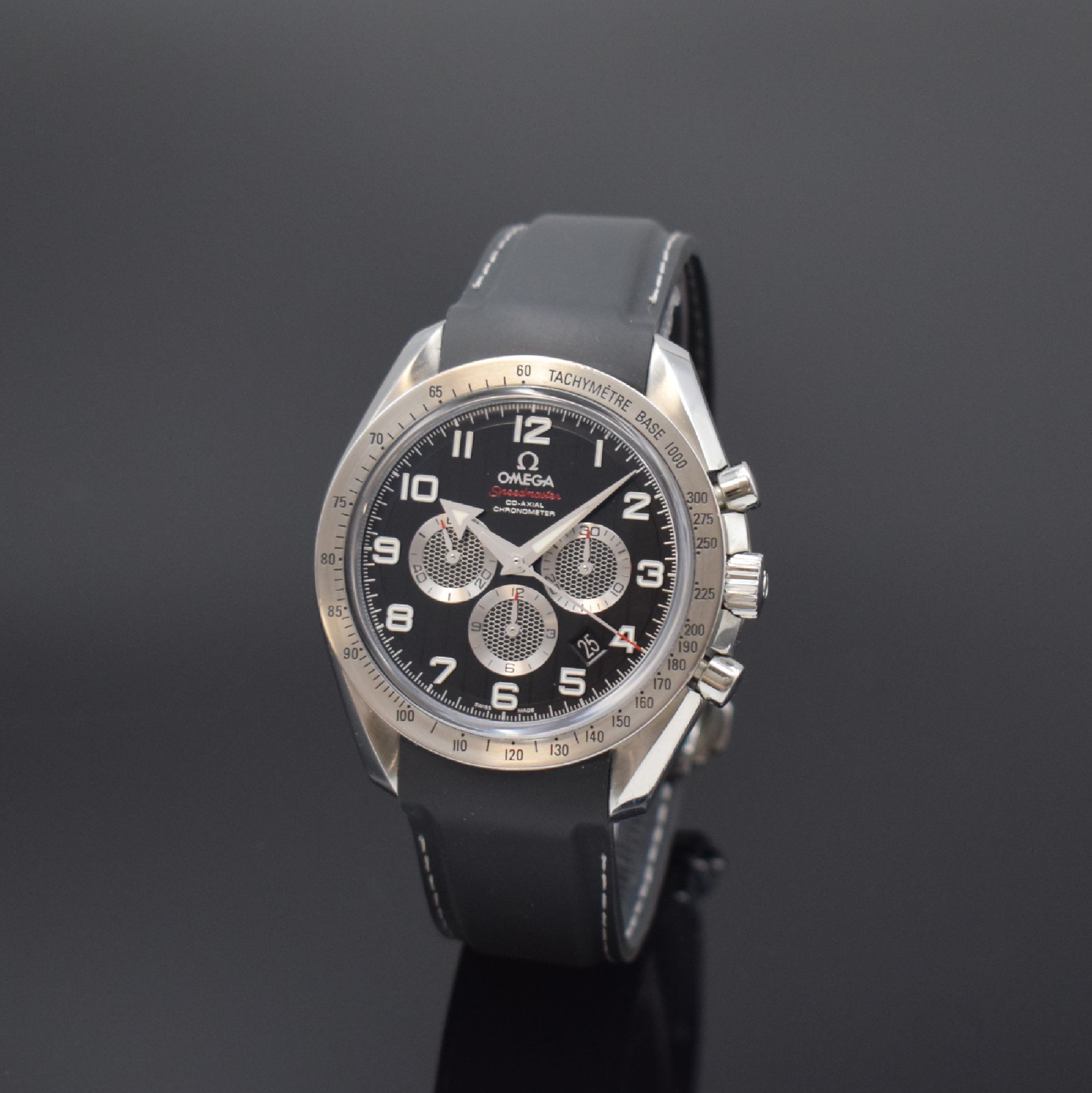 OMEGA Speedmaster Co-Axial Broad Arrow Chronometer Herrenarmbanduhr mit Chronograph, Schweiz um 2015, Automatik, beids. vergl. Edelstahlgeh., Boden ...