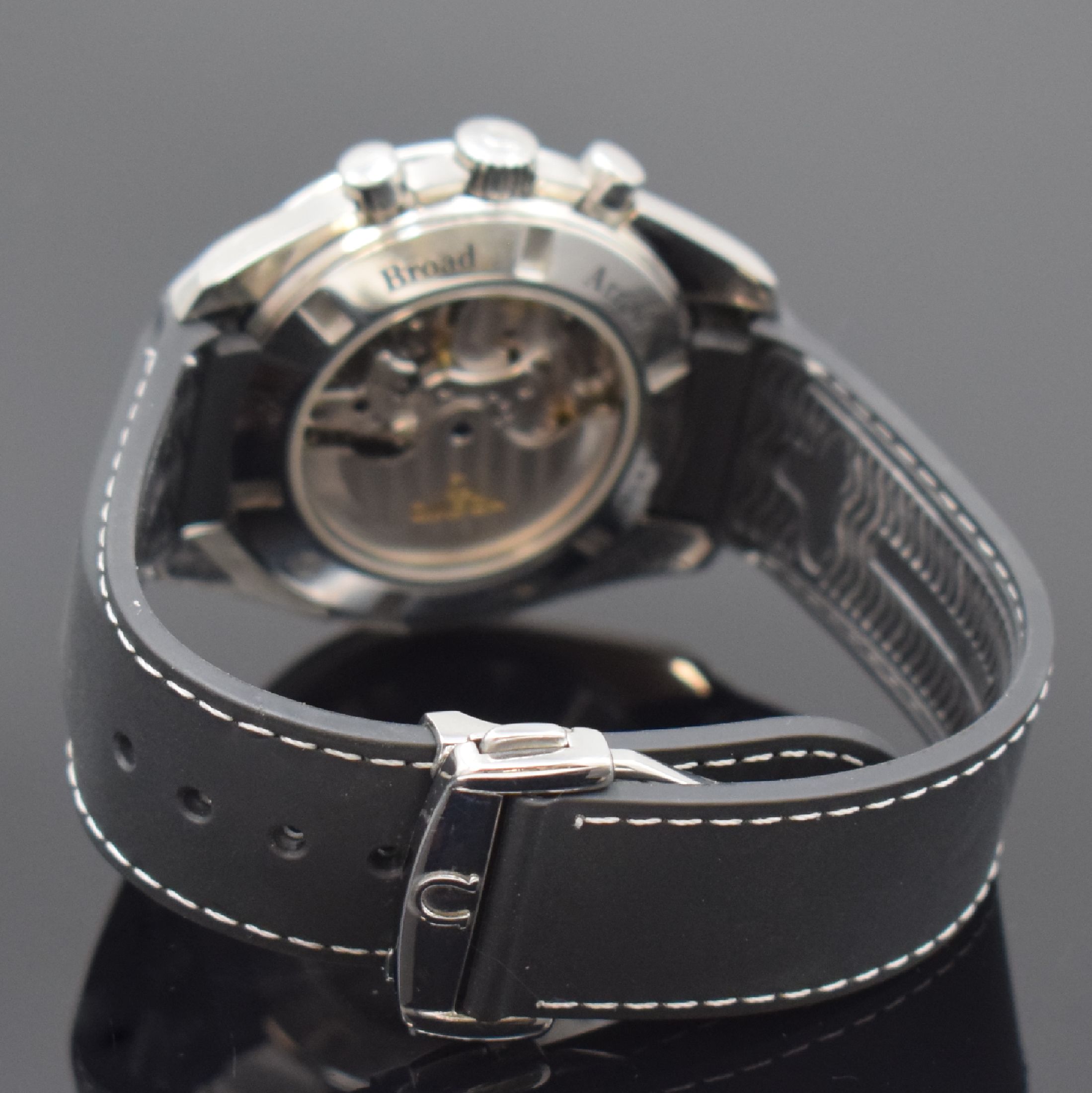 Detail b: OMEGA Speedmaster Co-Axial Broad Arrow Chronometer Herrenarmbanduhr mit Chronograph, Schweiz um 2015, Automatik, beids. vergl. Edelstahlgeh., Boden ...