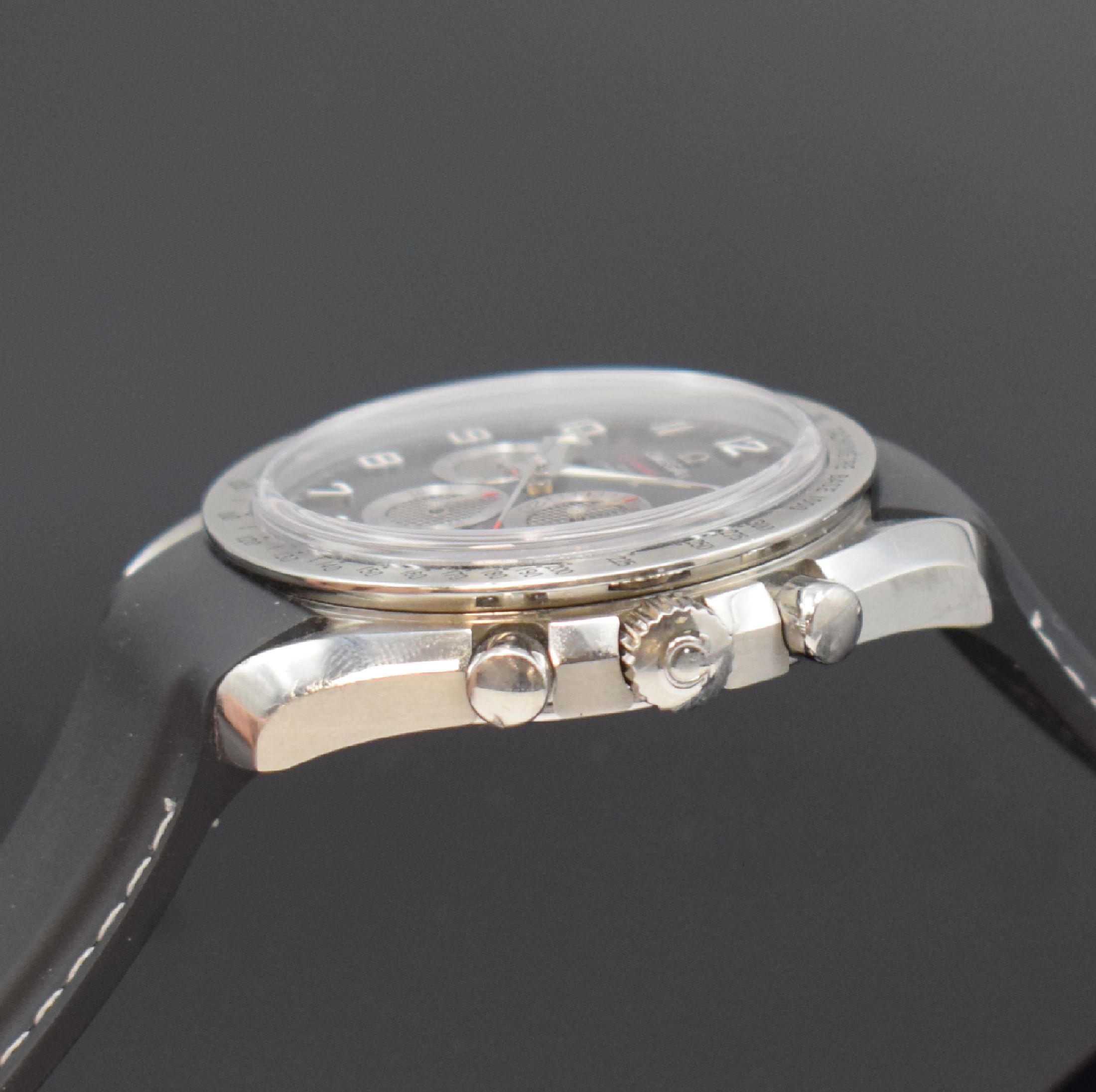 Detail c: OMEGA Speedmaster Co-Axial Broad Arrow Chronometer Herrenarmbanduhr mit Chronograph, Schweiz um 2015, Automatik, beids. vergl. Edelstahlgeh., Boden ...