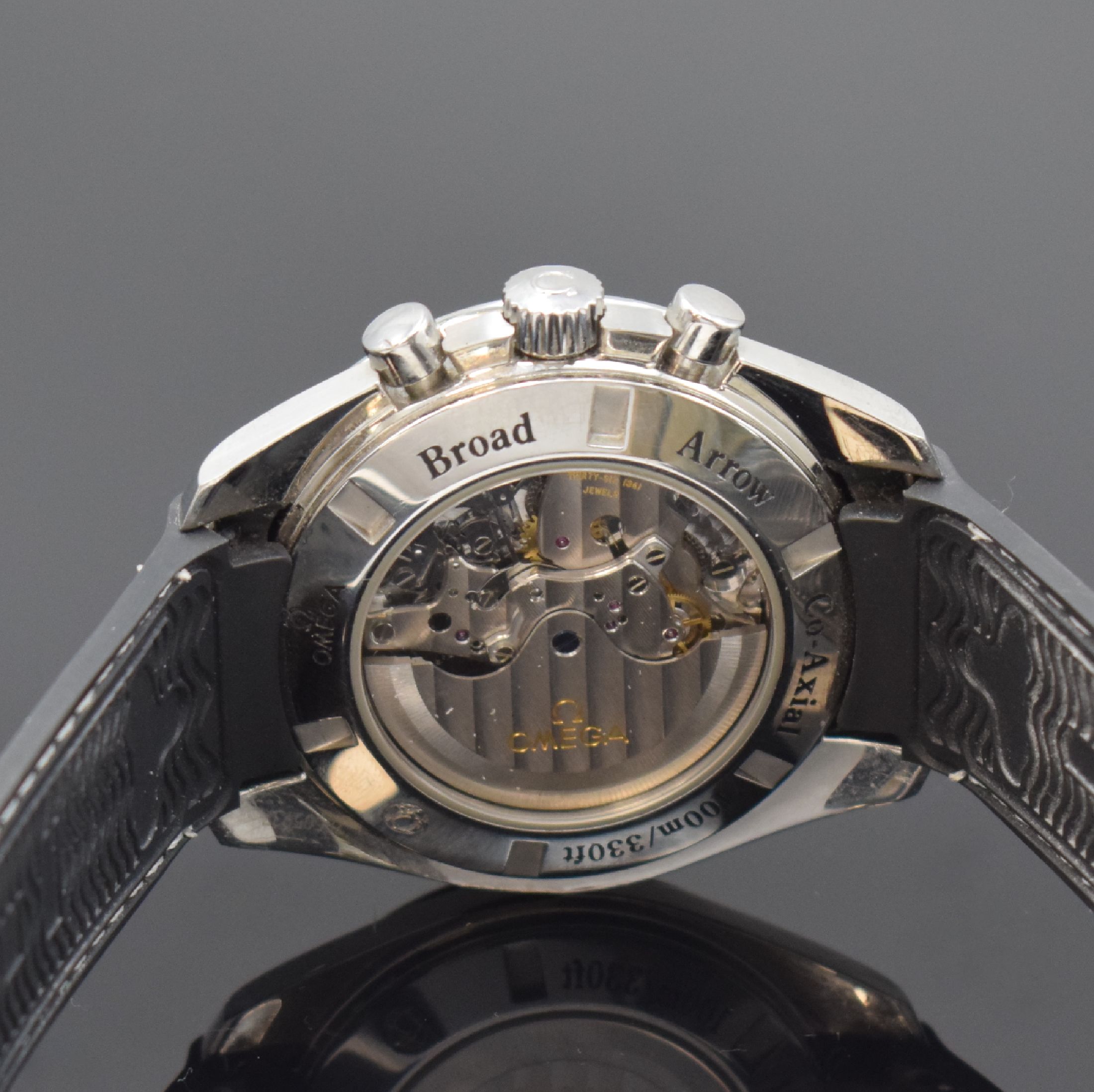 Detail d: OMEGA Speedmaster Co-Axial Broad Arrow Chronometer Herrenarmbanduhr mit Chronograph, Schweiz um 2015, Automatik, beids. vergl. Edelstahlgeh., Boden ...