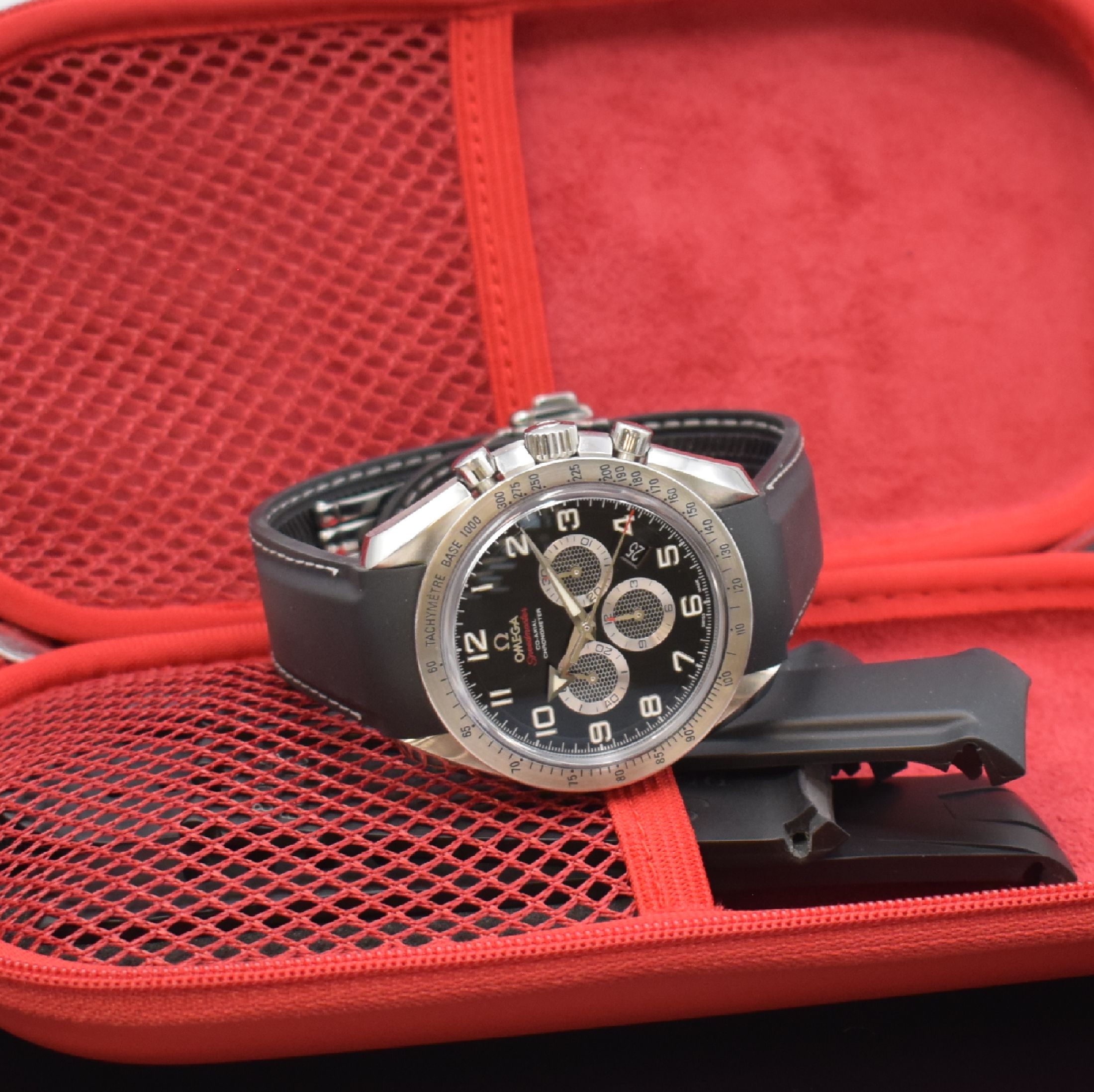 Detail f: OMEGA Speedmaster Co-Axial Broad Arrow Chronometer Herrenarmbanduhr mit Chronograph, Schweiz um 2015, Automatik, beids. vergl. Edelstahlgeh., Boden ...