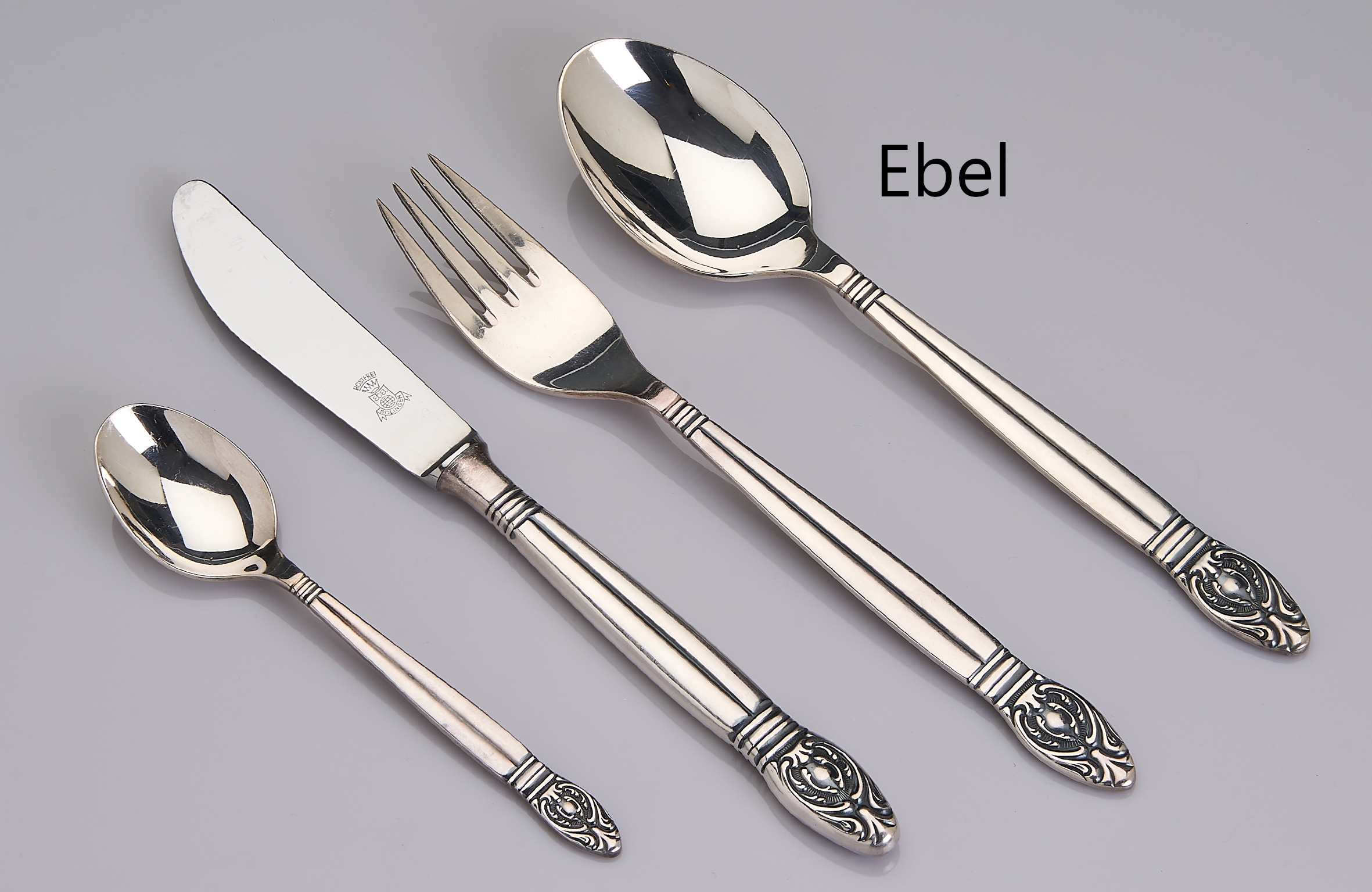 Besteck für 6 Personen, deutsch, 800er Silber,sign. EBEL, Solingen, best. aus: 6 Menuemesser (Griffe gefüllt, Klingen Stahl), 6Menuegabeln, 6 ...