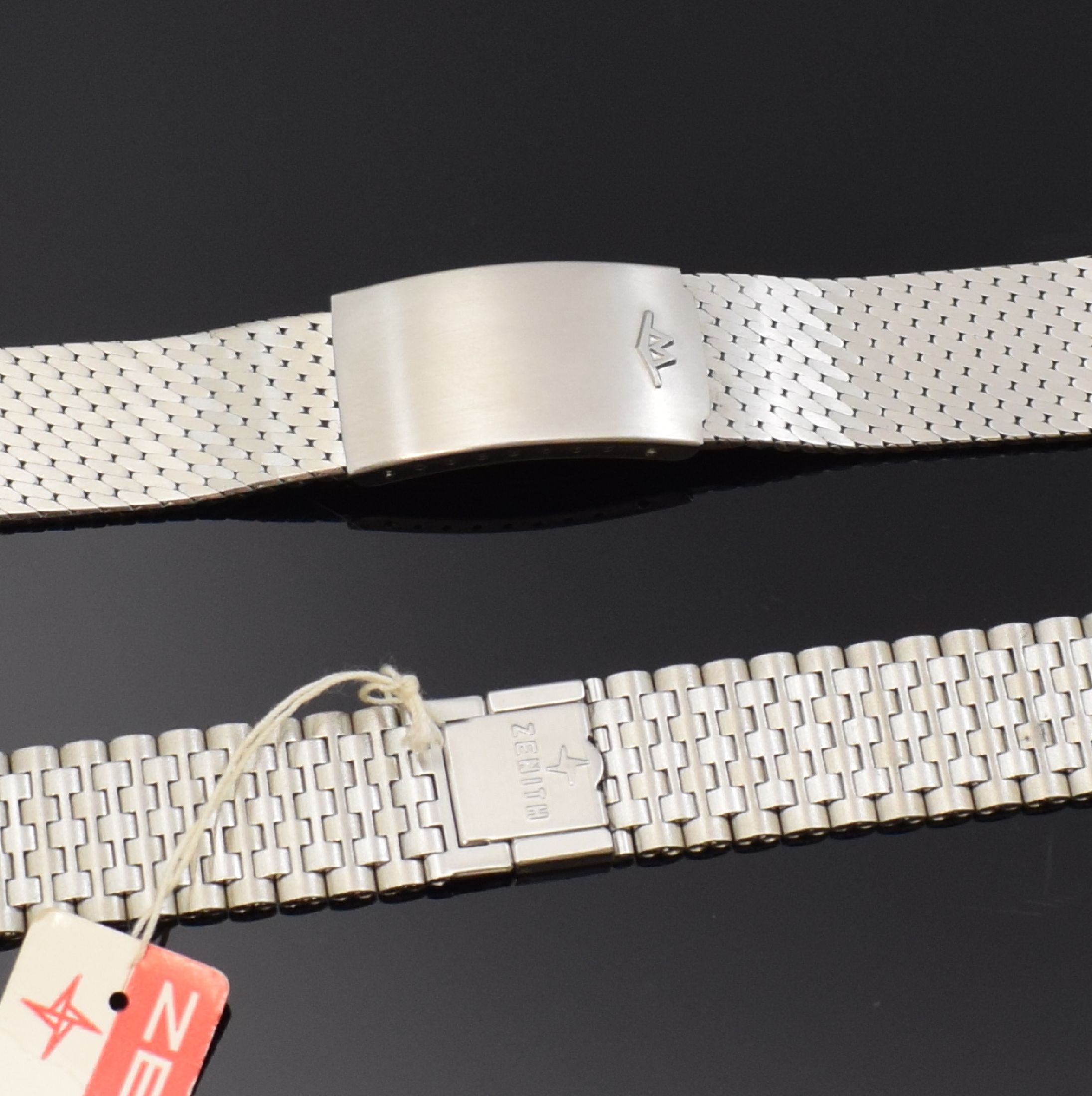 Detail a: ZENITH und MOVADO 2 Bänder in Stahl, 1.) Zenith Stahlband NSA um 1965, L. ca. 16 cm, Breite ca. 18 mm, 2.) Movado Stahlband L. ca. 17 cm, Breite ca. ...