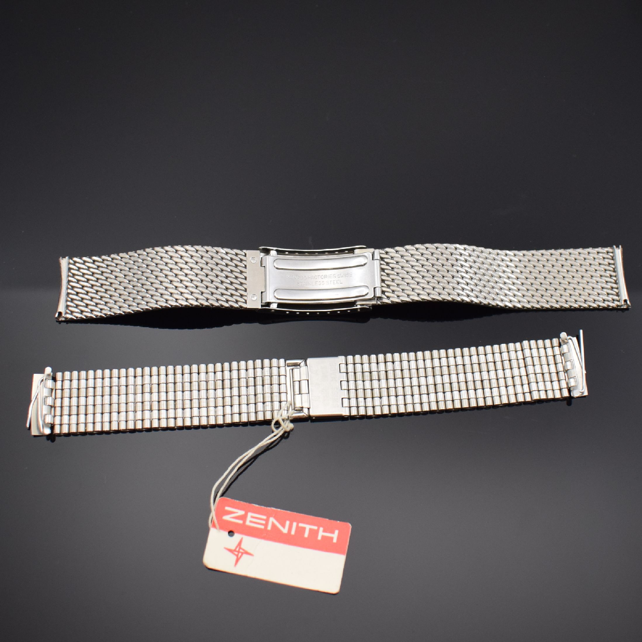 Detail b: ZENITH und MOVADO 2 Bänder in Stahl, 1.) Zenith Stahlband NSA um 1965, L. ca. 16 cm, Breite ca. 18 mm, 2.) Movado Stahlband L. ca. 17 cm, Breite ca. ...
