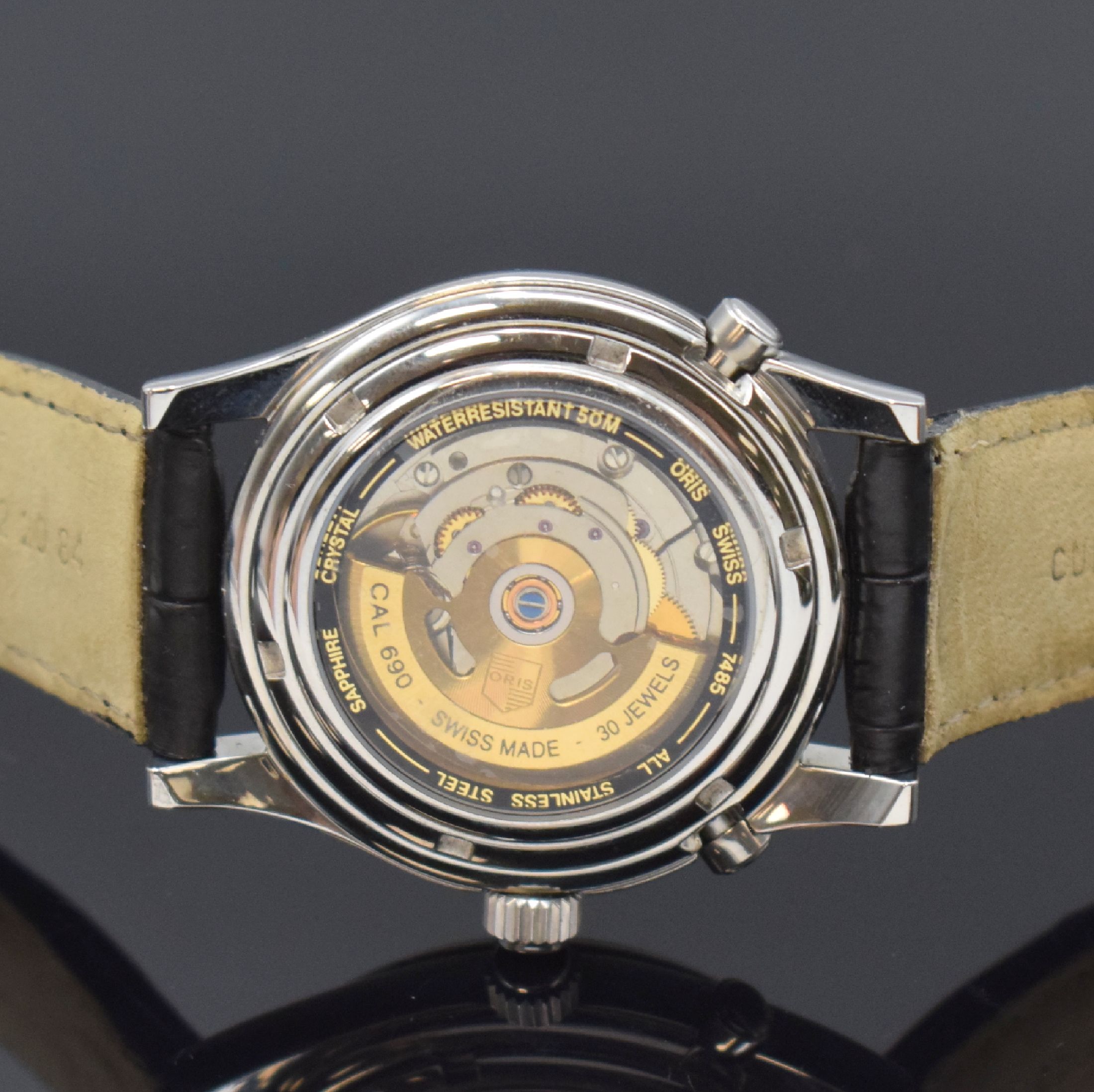 Detail e: ORIS Herrenarmbanduhr mit zweiter Zeitzone, Schweiz um 1998, Automatik, Ref. 7485, beids. Saphirvergl. Geh. in Stahl, orig Lederband m. Dornschl., ...