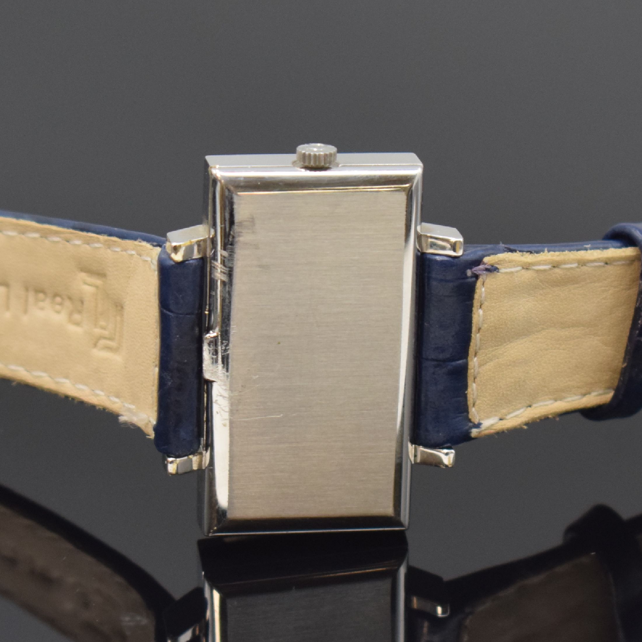 Detail c: OMEGA De Ville rechteckige Armbanduhr, Schweiz um 1973, Handaufzug, verchr. Geh., Stahlboden aufgedr., blaues Zifferbl. m. weißen Zeigern, rotverg. ...