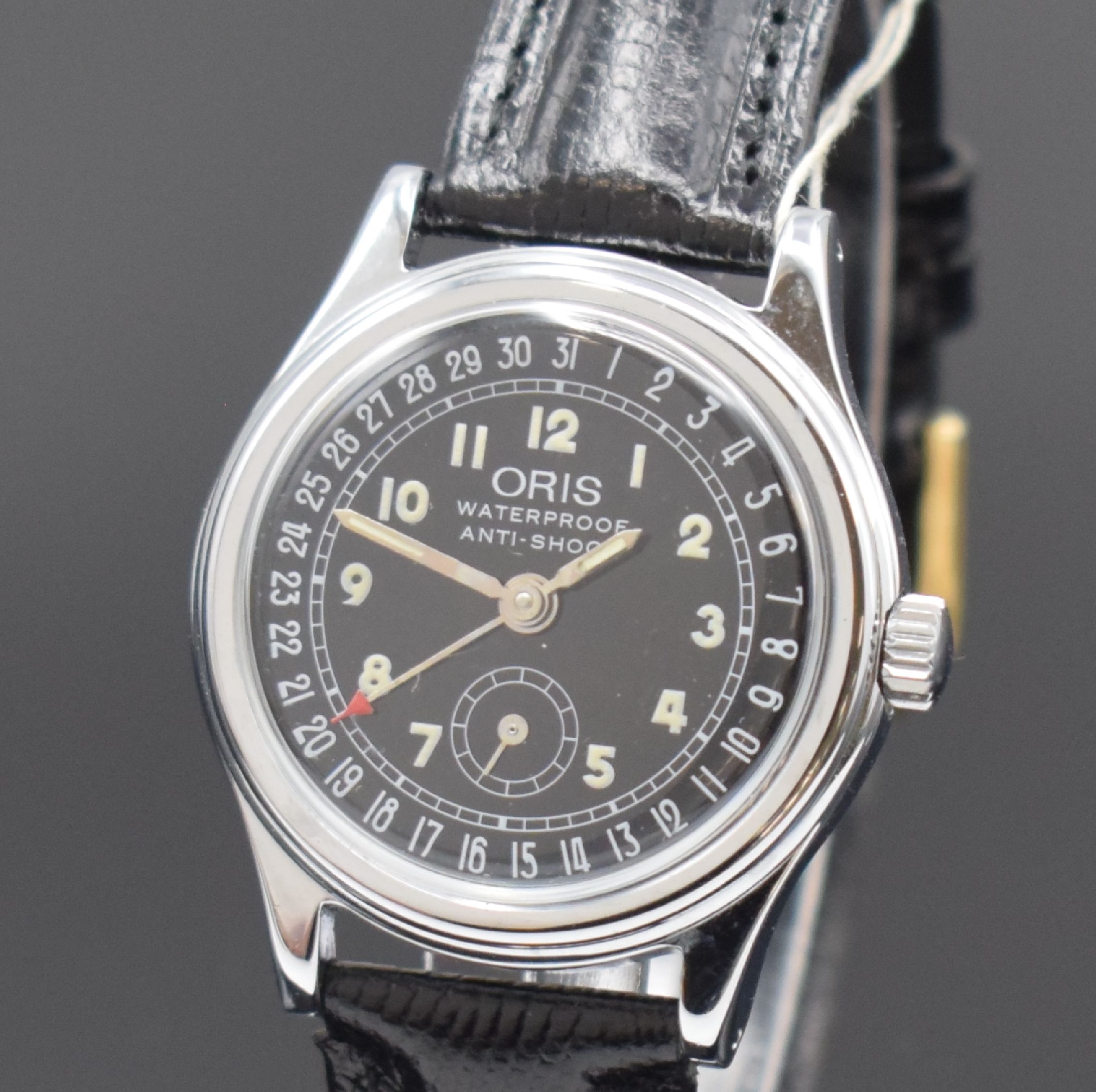 Detail a: ORIS Armbanduhr mit Zeigerdatum, Schweiz um 1996, Handaufzug, Edelstahlboden verschr., schwarzes Kontrastzifferbl., Leuchtzahlen, Anz. v. Std., Min., ...