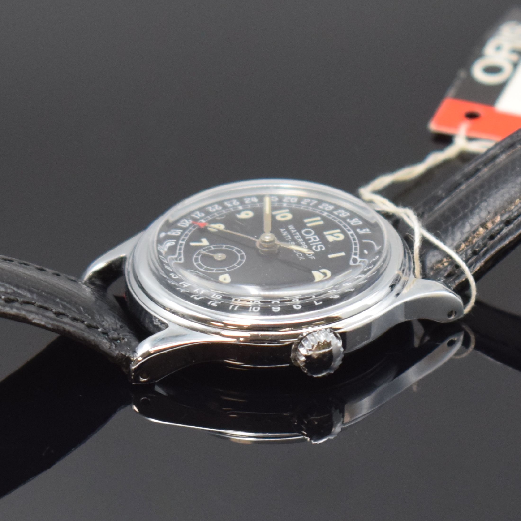 Detail b: ORIS Armbanduhr mit Zeigerdatum, Schweiz um 1996, Handaufzug, Edelstahlboden verschr., schwarzes Kontrastzifferbl., Leuchtzahlen, Anz. v. Std., Min., ...