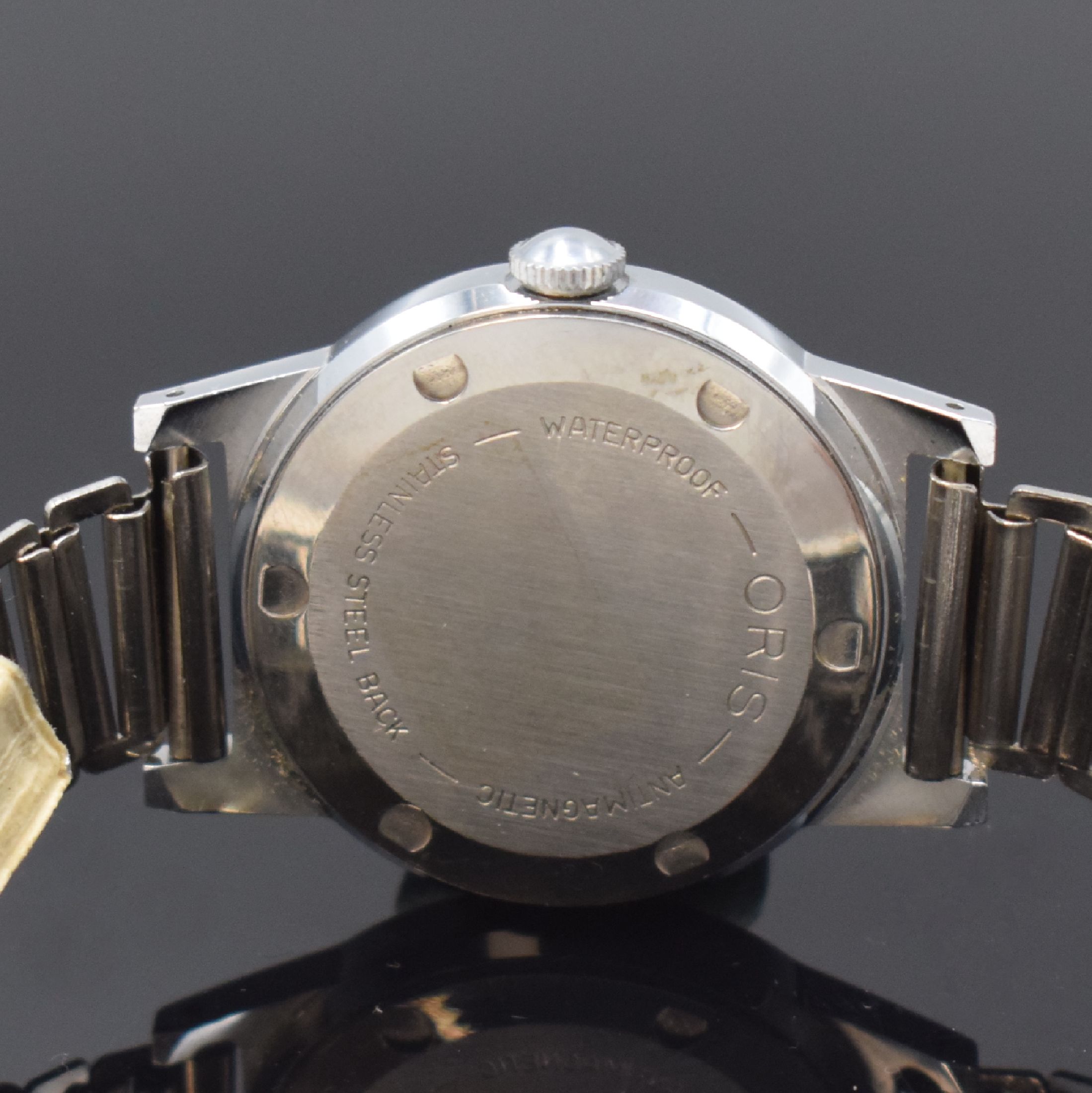 Detail d: ORIS 3 ungetragene Armbanduhren, Schweiz um 1950/1960, Handaufzug, verchromte Gehäuse, Stahlböden verschr., weiße u. silb. Zifferblätter, 2x ...