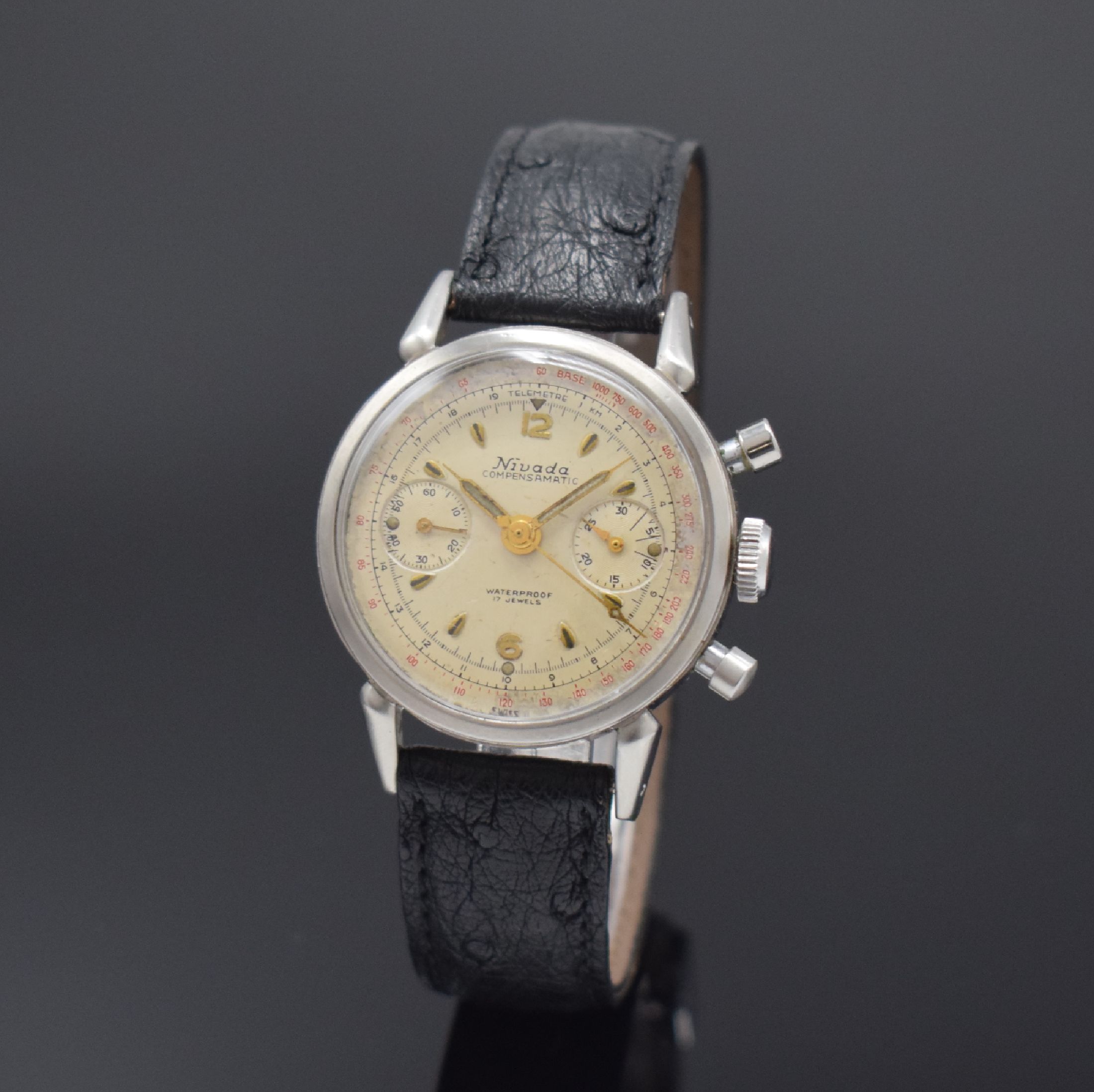 NIVADA Schaltrad Herrenchronograph Compensamatic in Stahl, Schweiz um 1955, Handaufzug, verschr. Boden m. Bezeichnung LAMONT, silb. Zifferbl. fl., ...