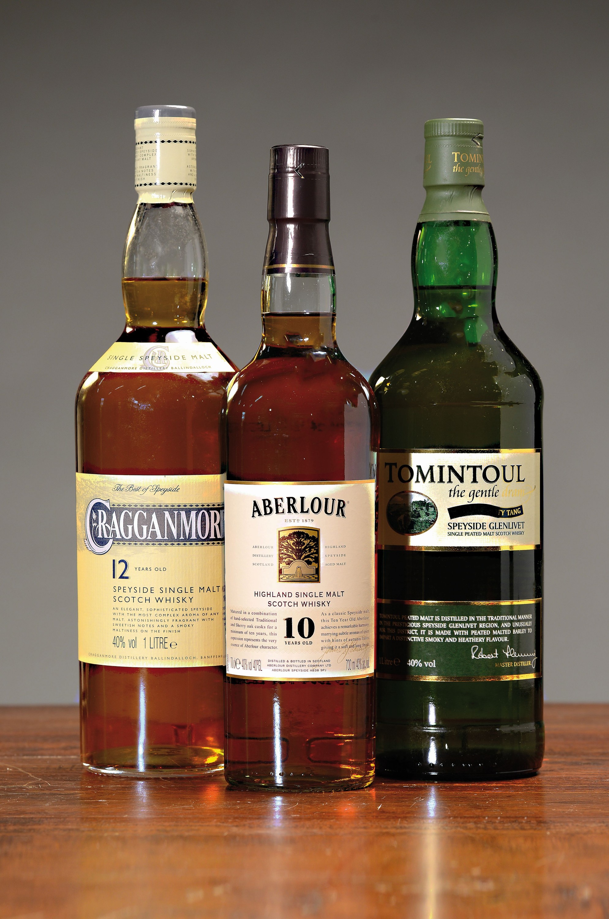 3 Flaschen schottische single malt Whiskys, Cragganmore, 12 Jahre, 40%Vol., 1 Liter; Aberlour, 10 Jahre, 40%Vol., 70cl; Tomintoul, 1 Liter, 40%Vol., ...