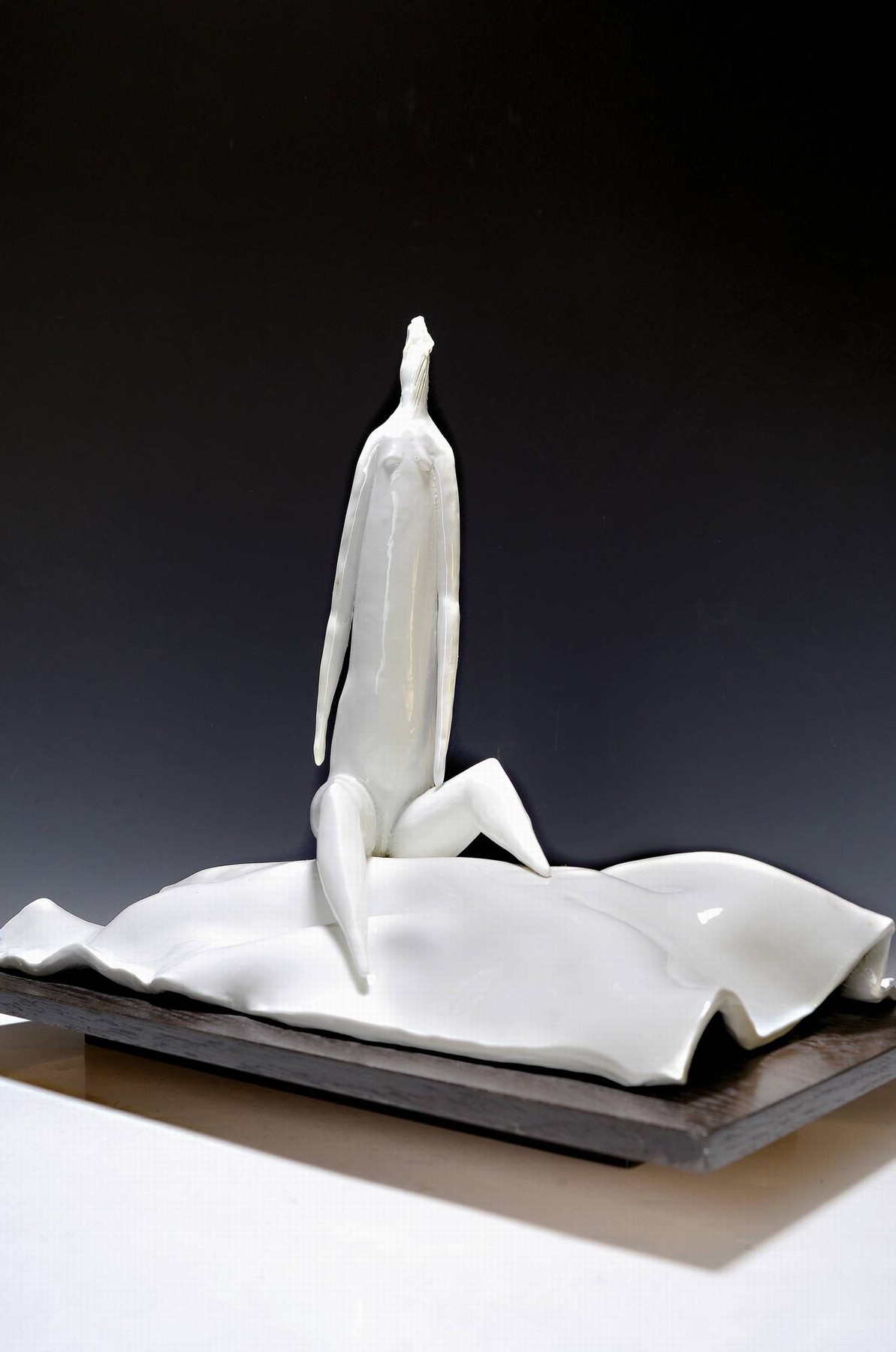 Detail d: Peter Strang, 1936 Dresden - 2022, Künstlerfigur, Ausführung Meissen, sitzender Akt, weißes Porzellan, signiert und dat. 87, ca. 34 x 41 x 24 cm, ...