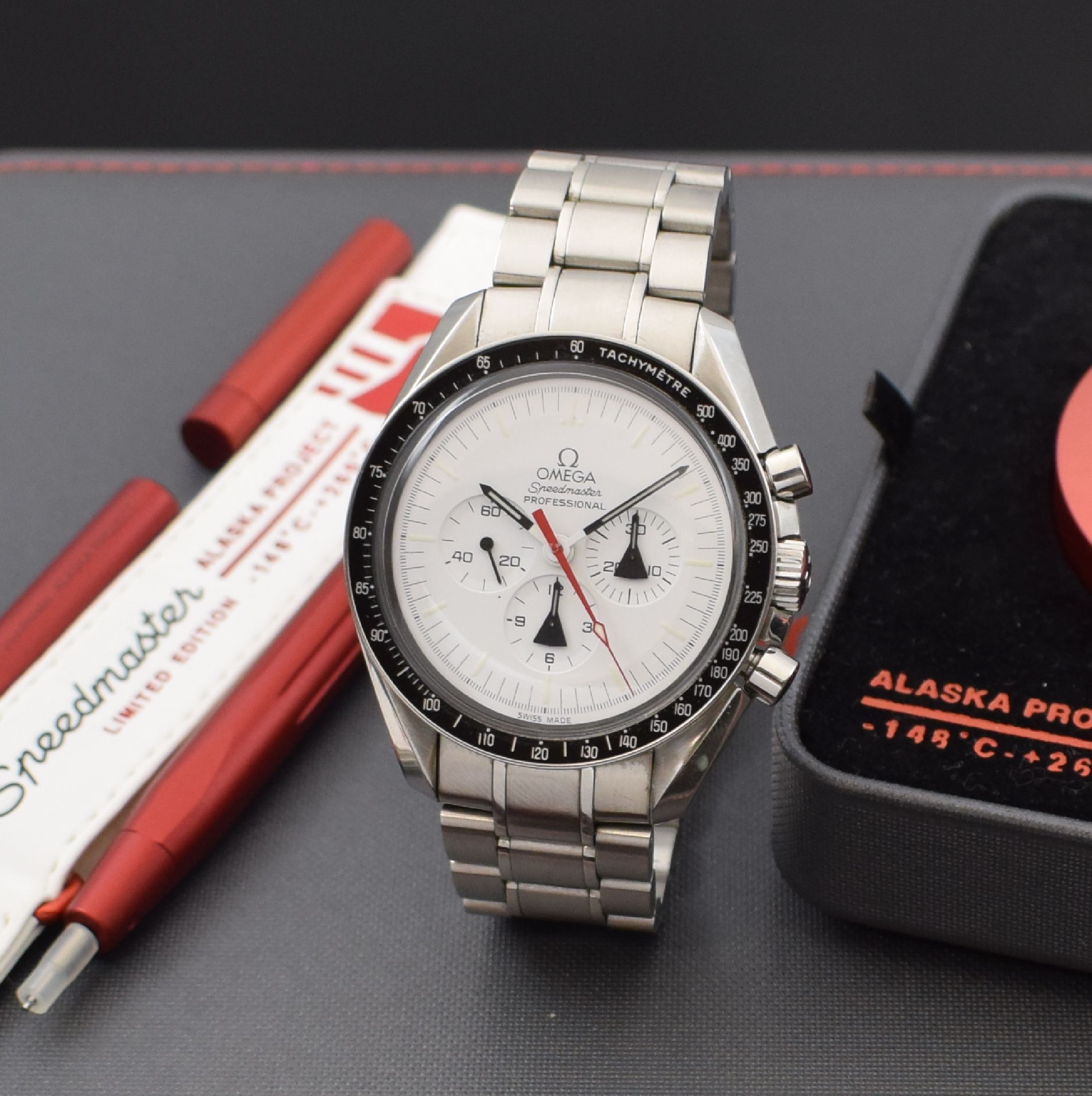Detail a: OMEGA limitierter Armbandchronograph Speedmaster Professional "Alaska Project" Referenz 311.32.42.30.04.001, Handaufzug, auf 1970 Stück ...