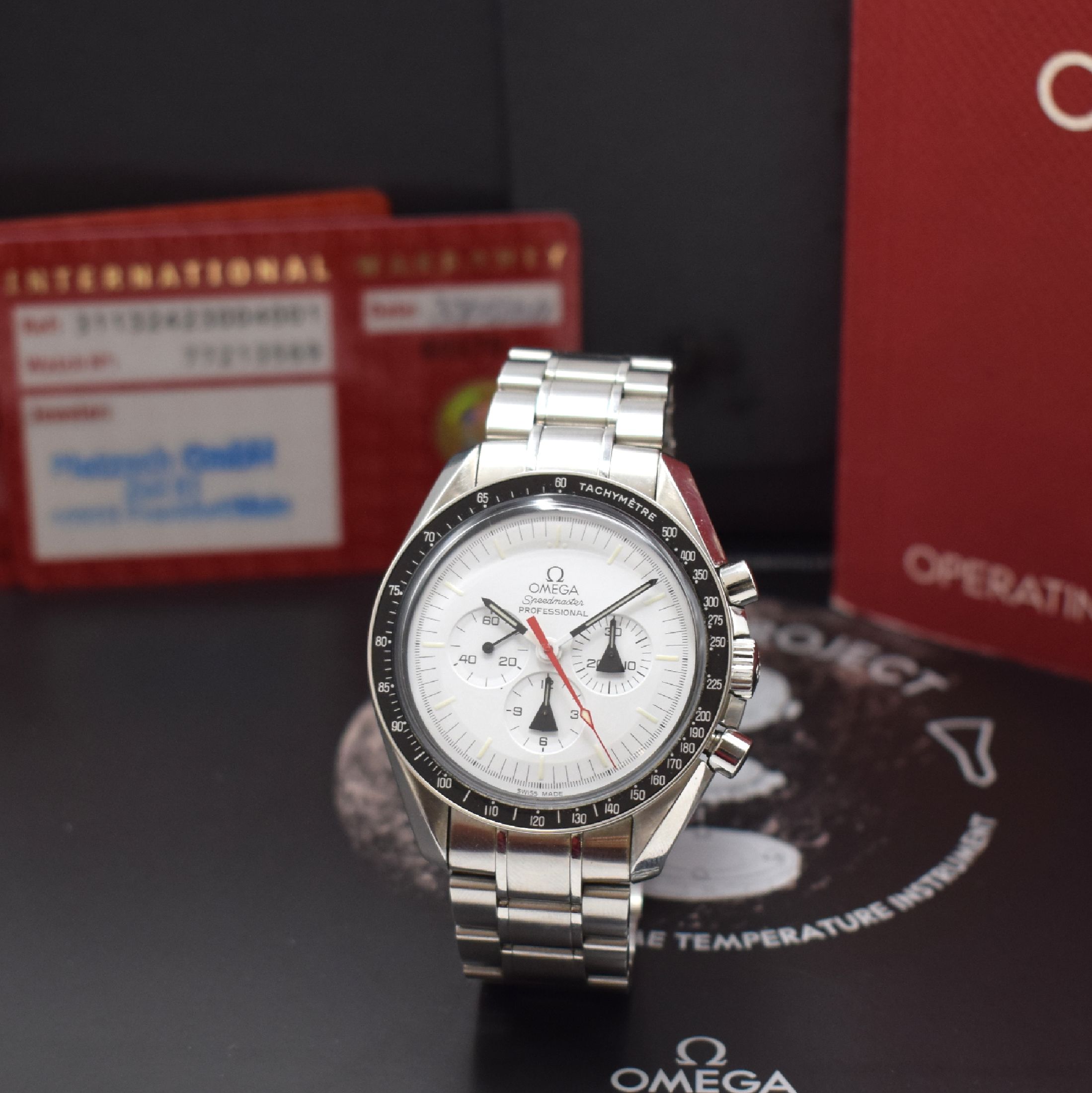 Detail b: OMEGA limitierter Armbandchronograph Speedmaster Professional "Alaska Project" Referenz 311.32.42.30.04.001, Handaufzug, auf 1970 Stück ...