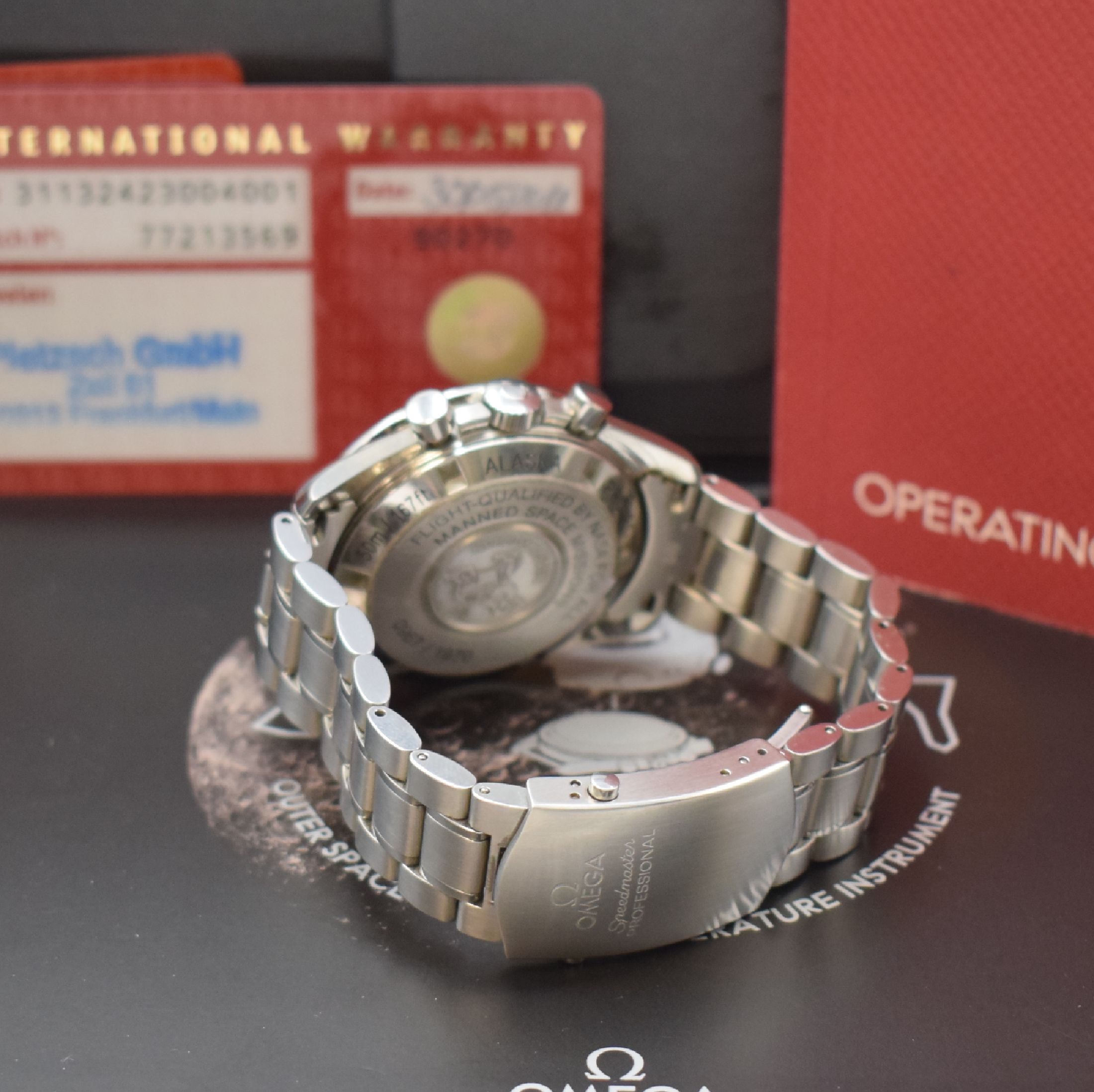 Detail d: OMEGA limitierter Armbandchronograph Speedmaster Professional "Alaska Project" Referenz 311.32.42.30.04.001, Handaufzug, auf 1970 Stück ...