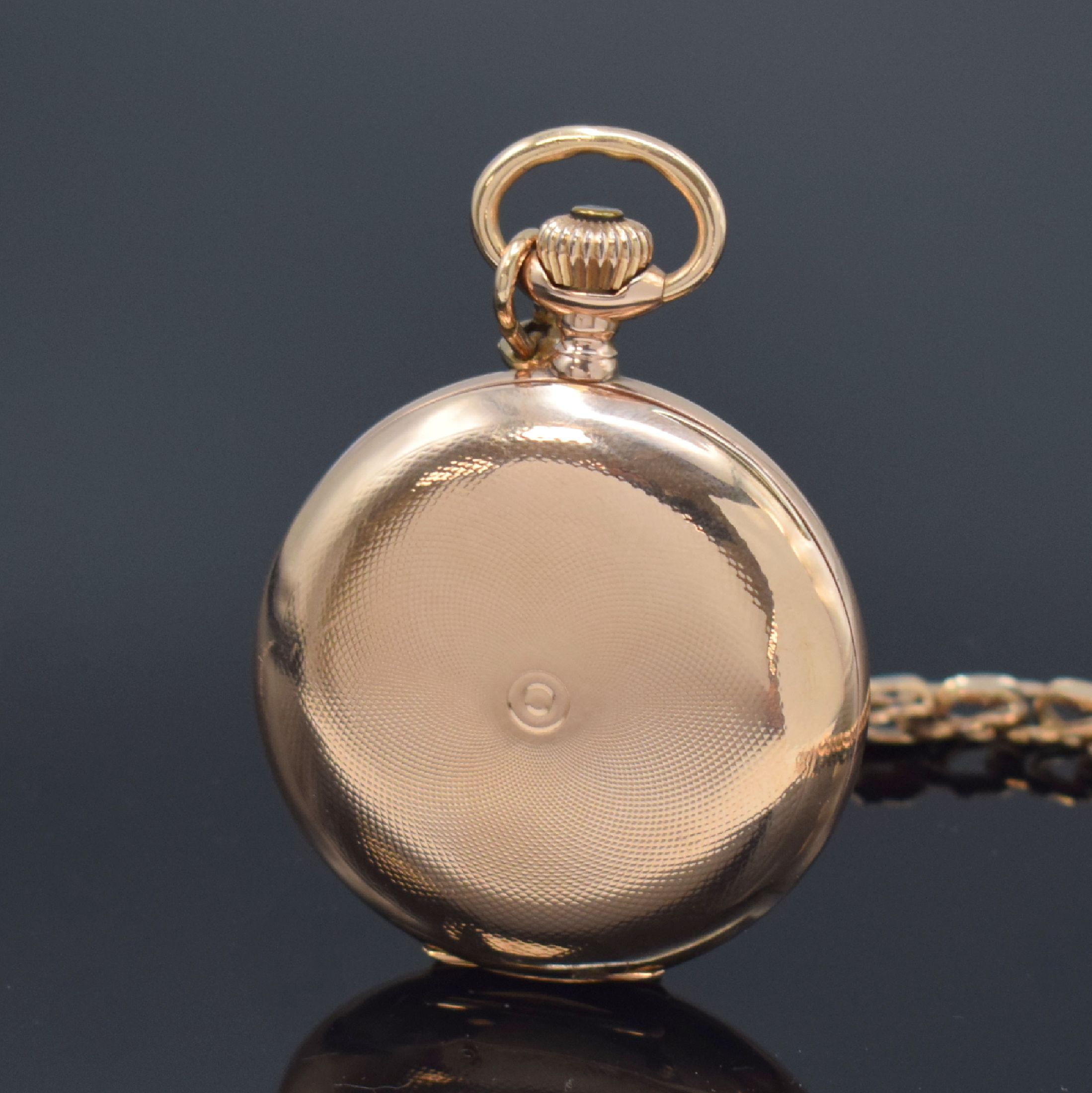 Detail c: OMEGA Savonette Herrentaschenuhr in RG 585/000, Schweiz um 1900, guill. 2-Deckel Goldgeh. dell., 2-tlg. Emailzifferbl. m. arab. Zahlen, gold. Zeiger, ...