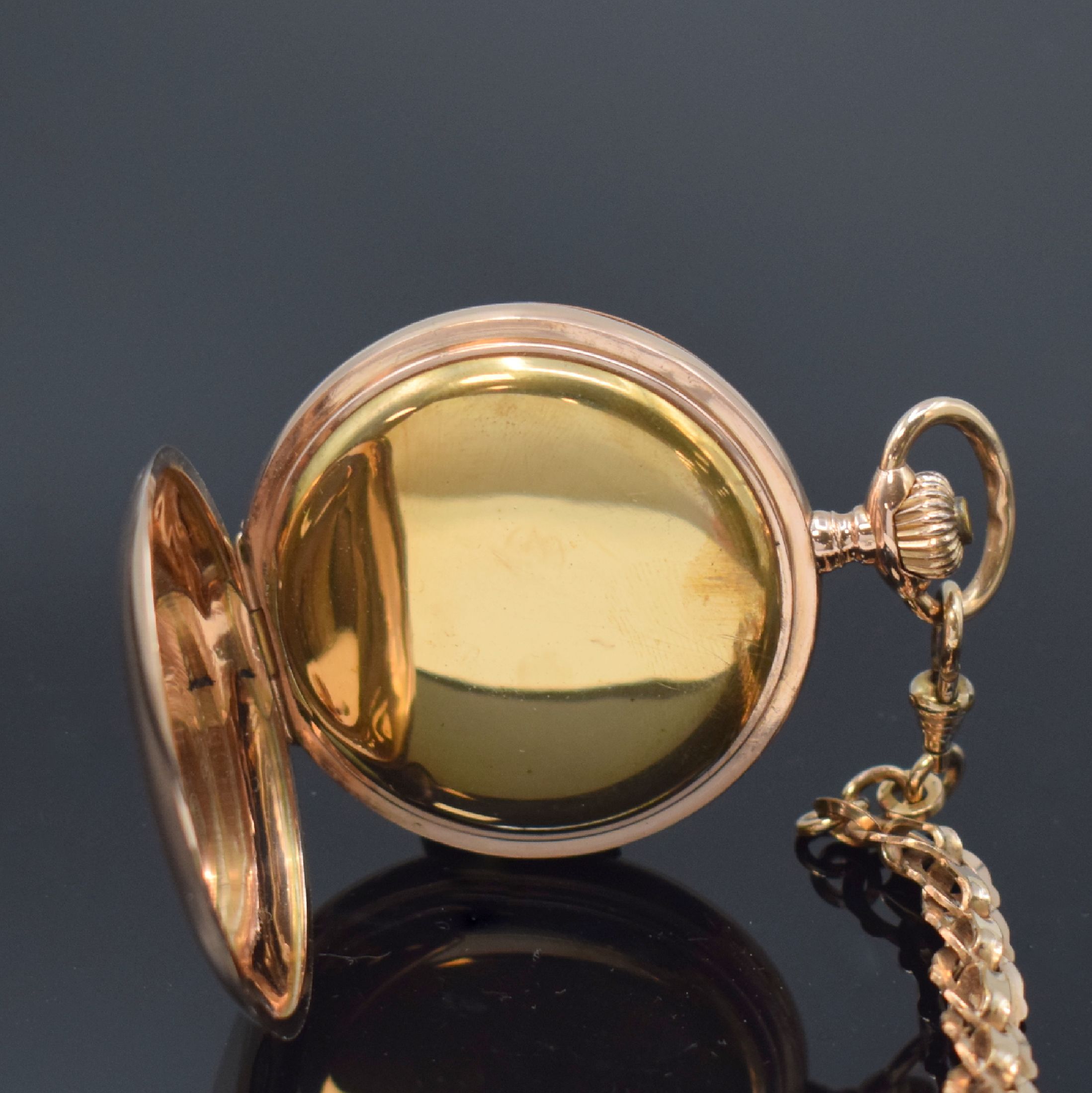 Detail e: OMEGA Savonette Herrentaschenuhr in RG 585/000, Schweiz um 1900, guill. 2-Deckel Goldgeh. dell., 2-tlg. Emailzifferbl. m. arab. Zahlen, gold. Zeiger, ...