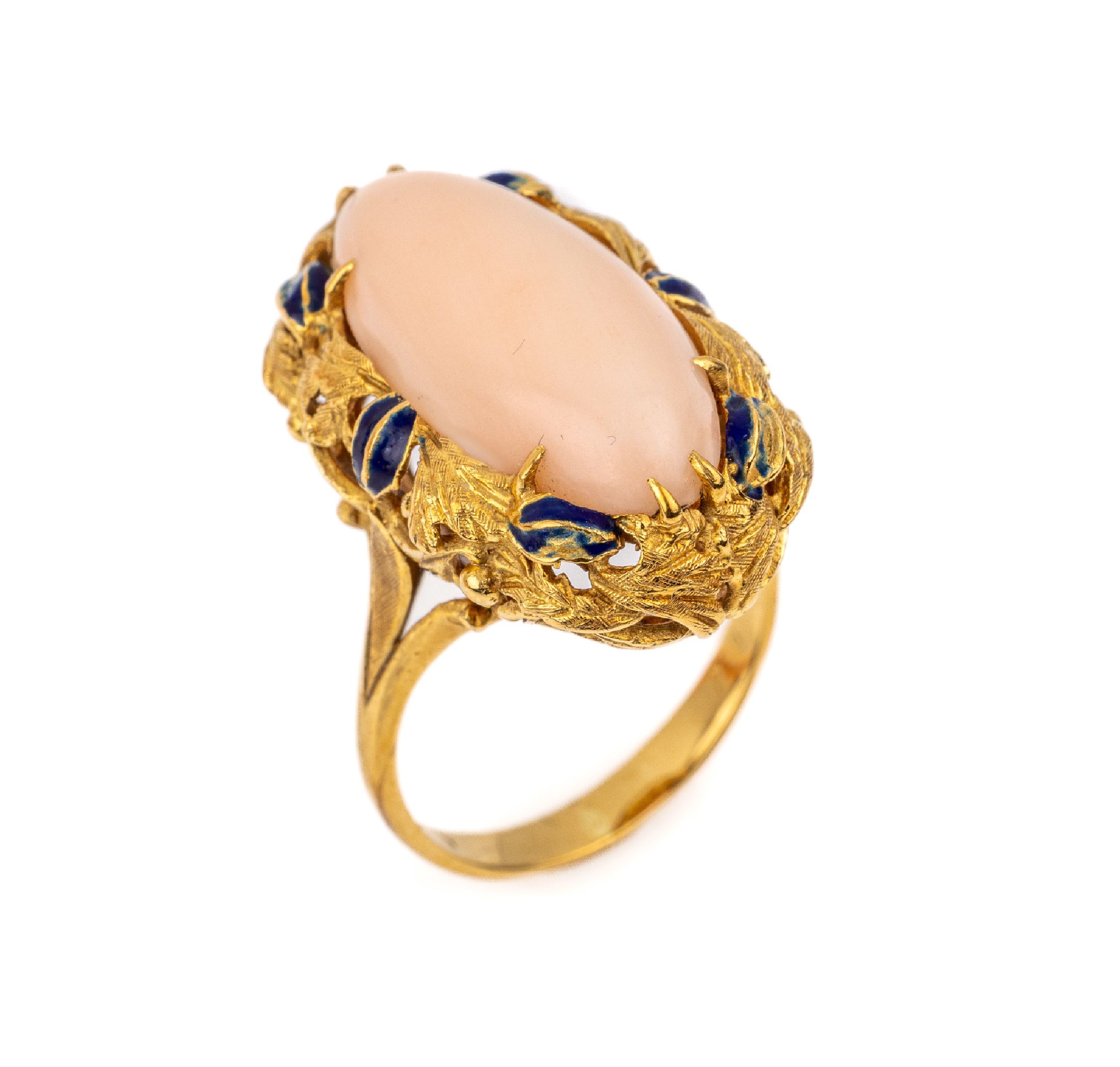 18 kt Gold Korallen-Ring mit Email, GG 750/000, 1950er Jahre, florale Gestaltung mit Blättern, mittig länglich ovaler Korallencabochon, Blätter ...
