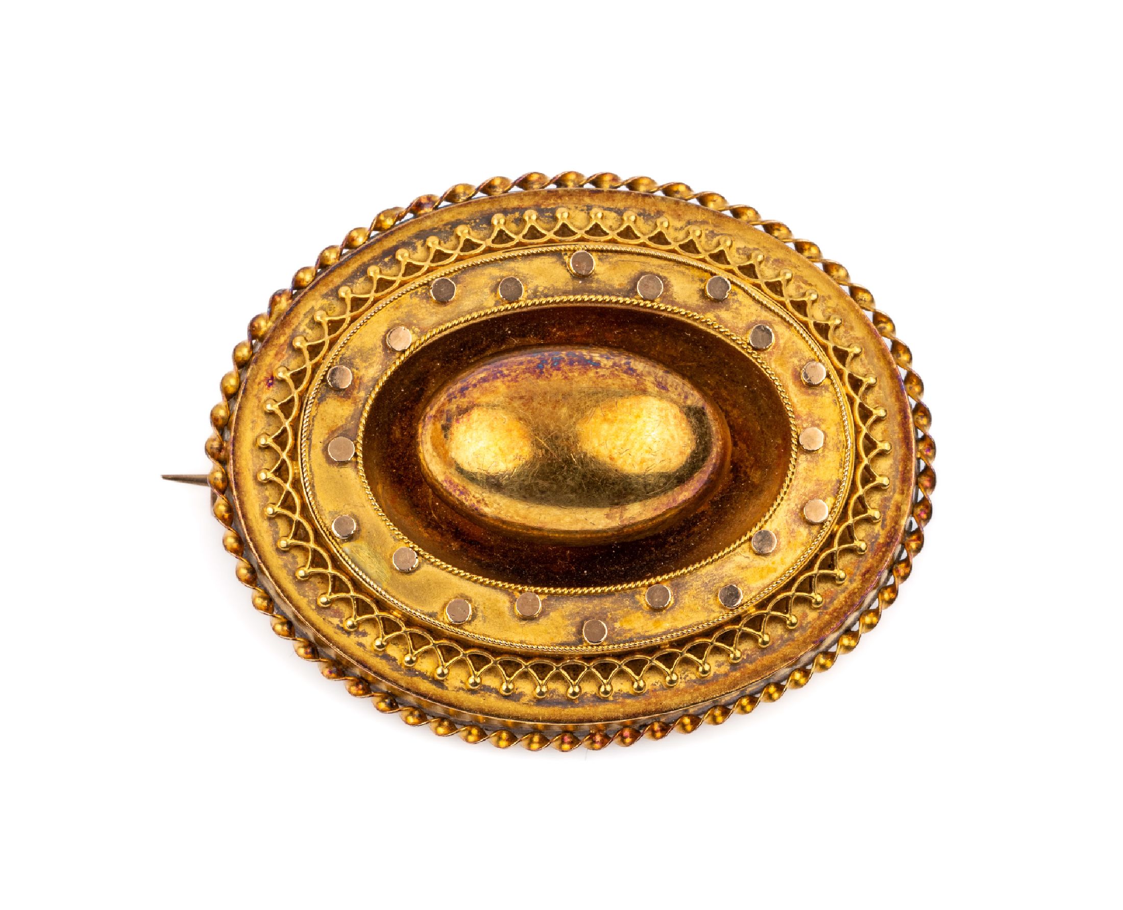 15 kt Gold Brosche, GG 625/000, wohl England, um 1890, Aufbau in mehreren Ebenen, Verzierungen aus gedrehten Golddrähten, ca. 4.5 x 3.5 cm, ...