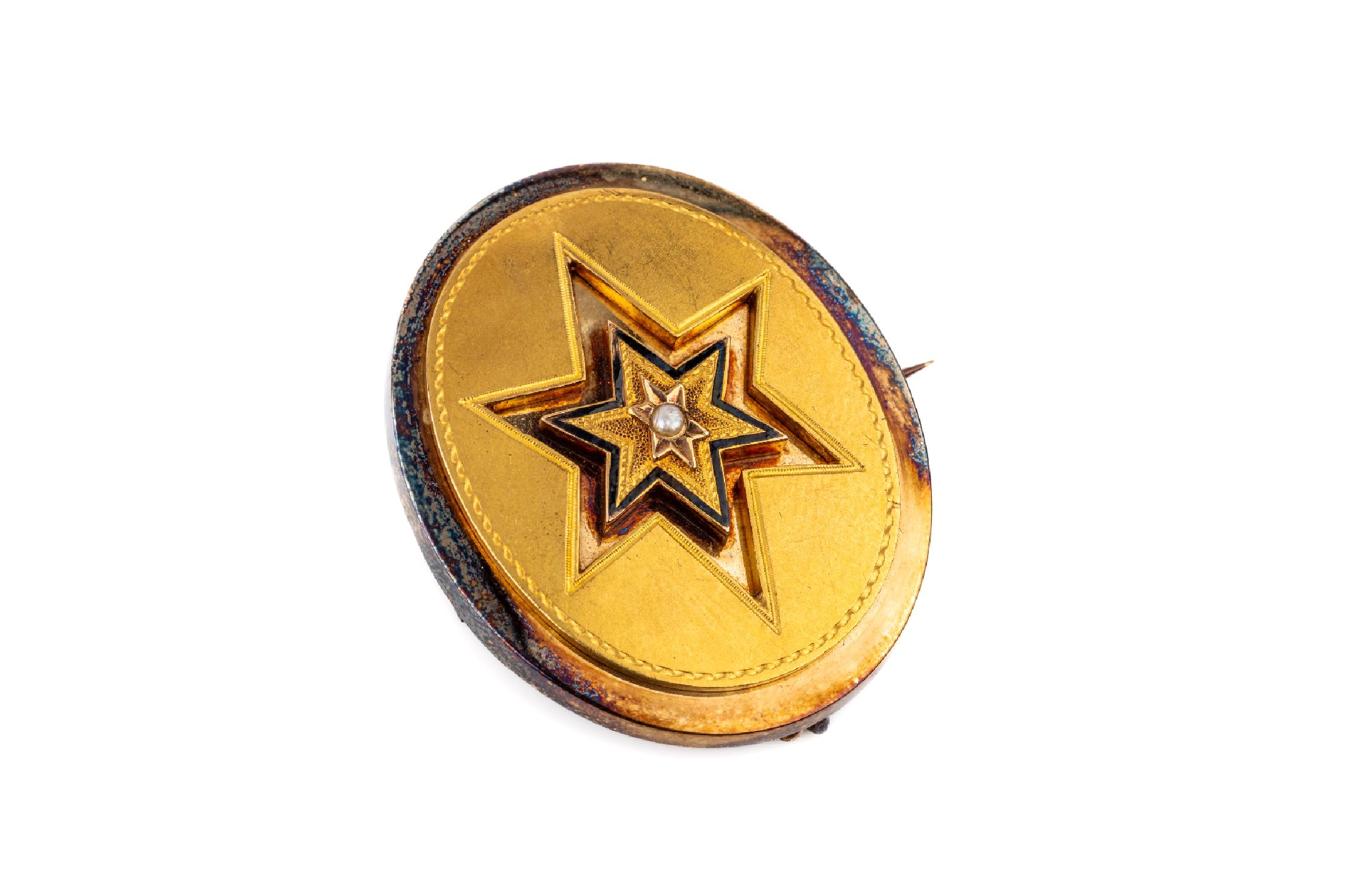 15 kt Gold Brosche, GG 625/000, wohl England, um 1860, oval mit sternf. Ornamenten,part. schwarz emailliert (min. besch.), ca. 4 x 3.4 cm, ...