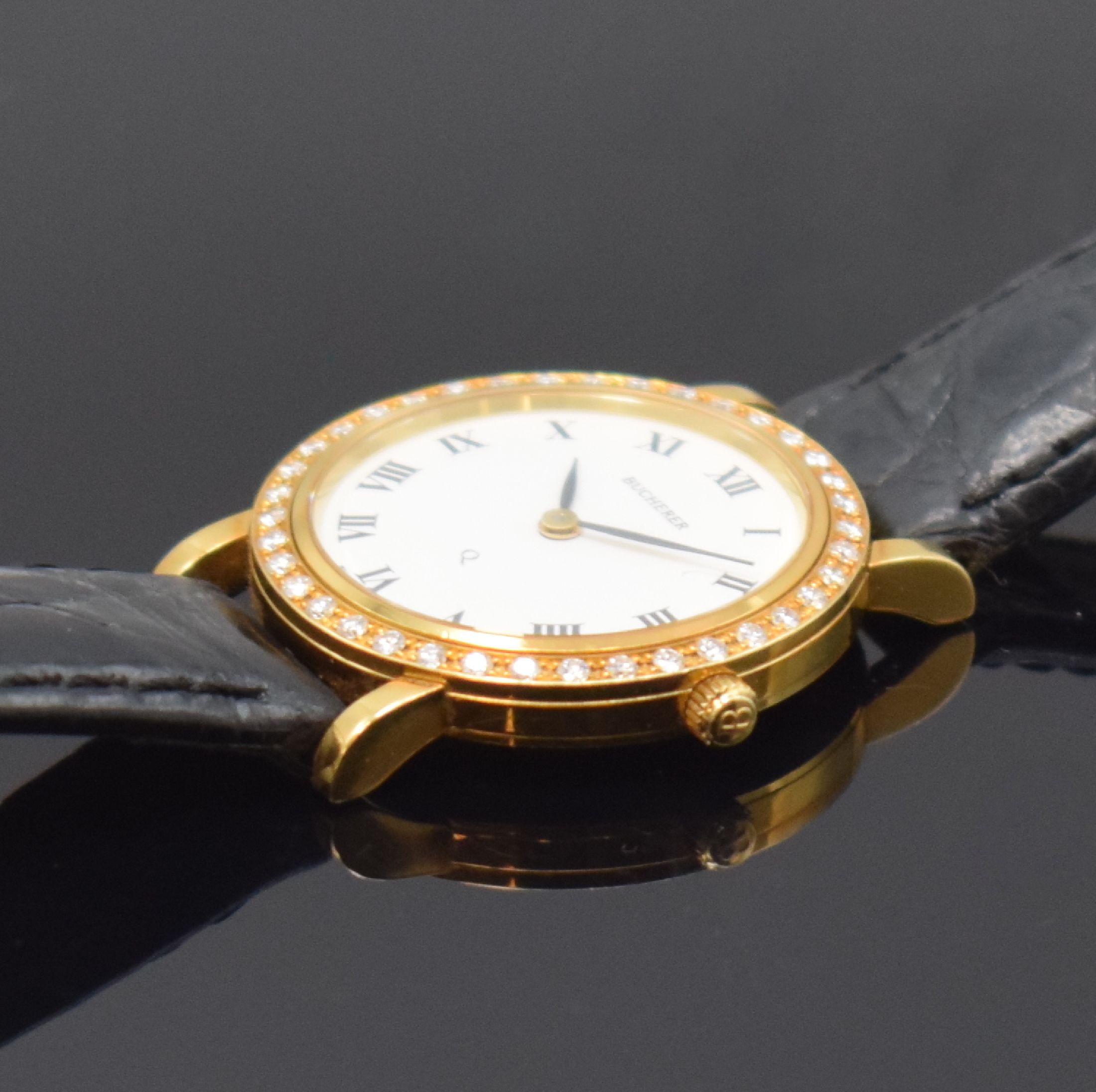 Detail b: BUCHERER Damenarmbanduhr in GG 750/000 mit Brillantlünette, quarz, Schweiz um 2000, Boden 4-fach verschr., orig. Lederband m. verg. orig. Dornschl., ...