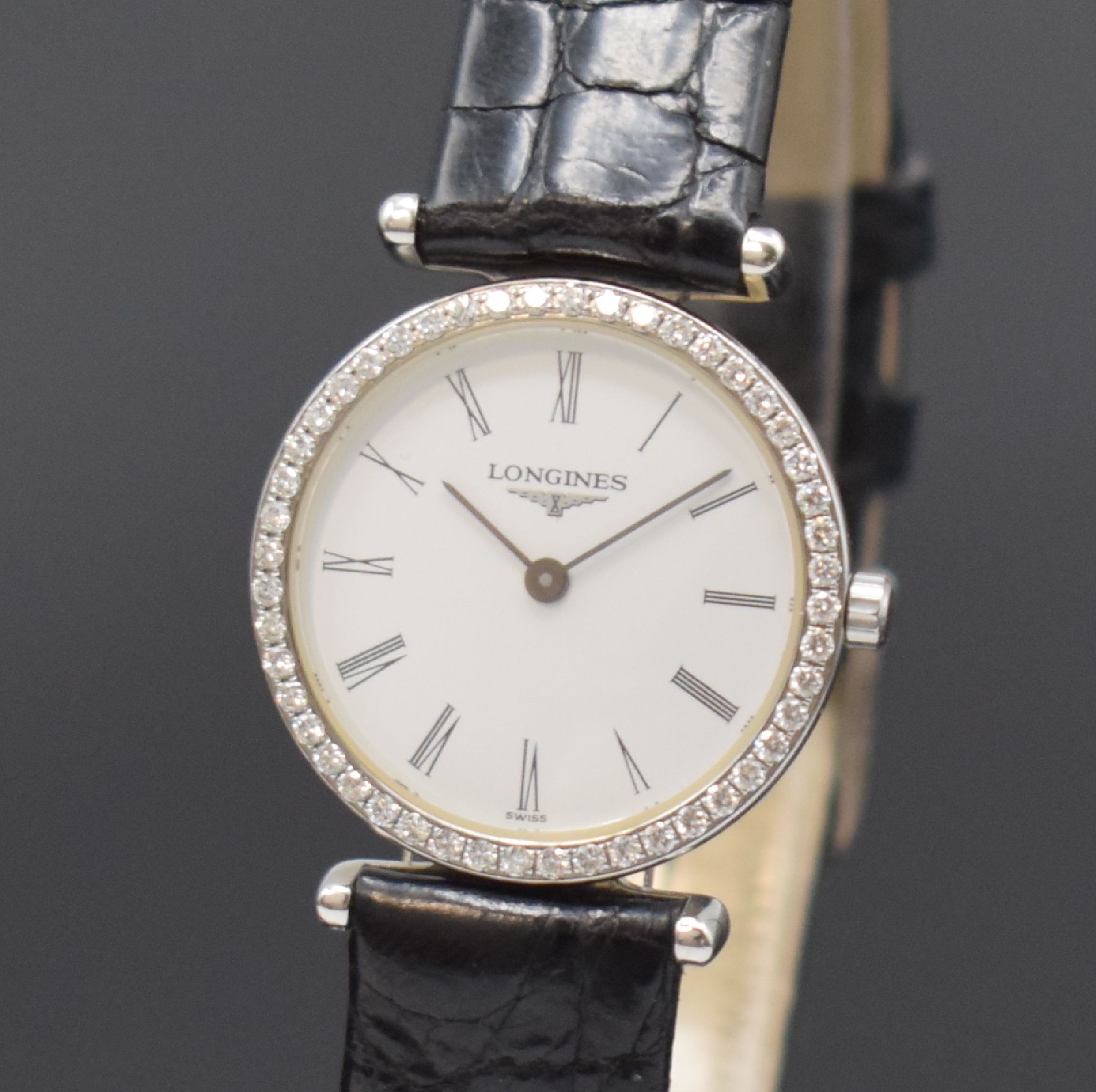 Detail a: LONGINES Damenarmbanduhr La Grande Classique mit Brillantlünette Referenz L4.204.0, Schweiz um 2012, quarz, Stahlgehäuse inkl. orig. Lederband m. ...
