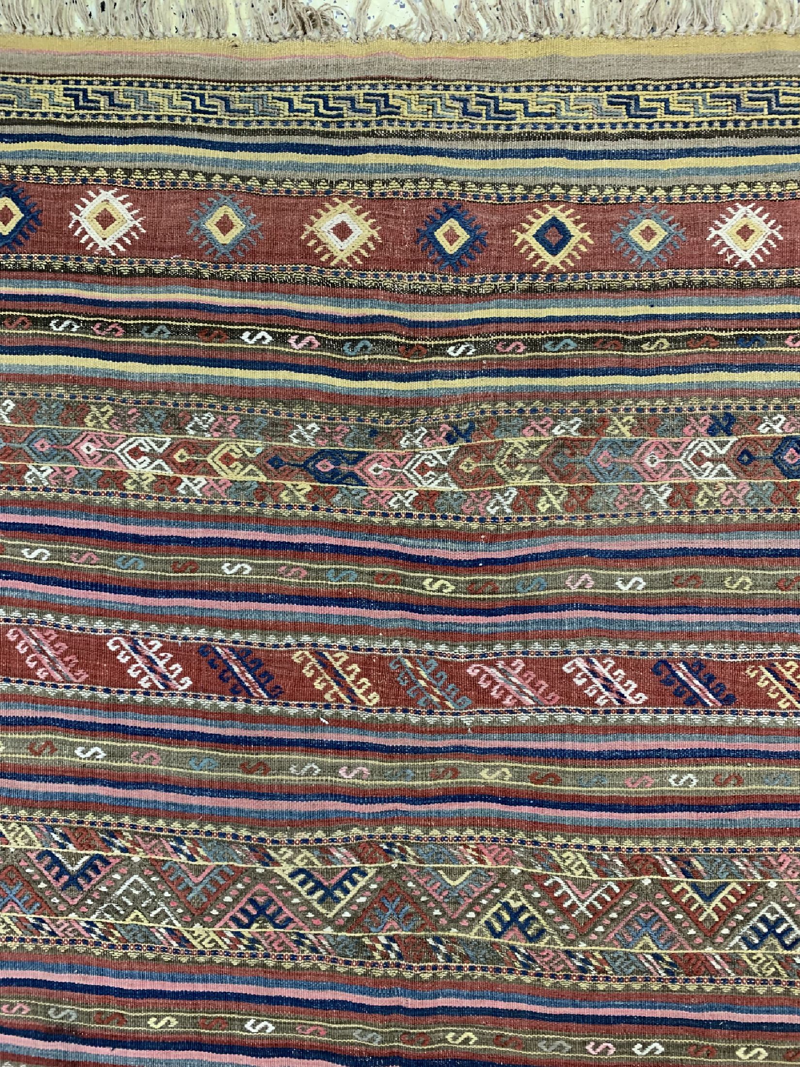Detail b: Kurdi Sumakh antik, Türkei, datiert 1334(1913), Wolle auf Wolle, ca. 420 x 204 cm,EHZ: 2