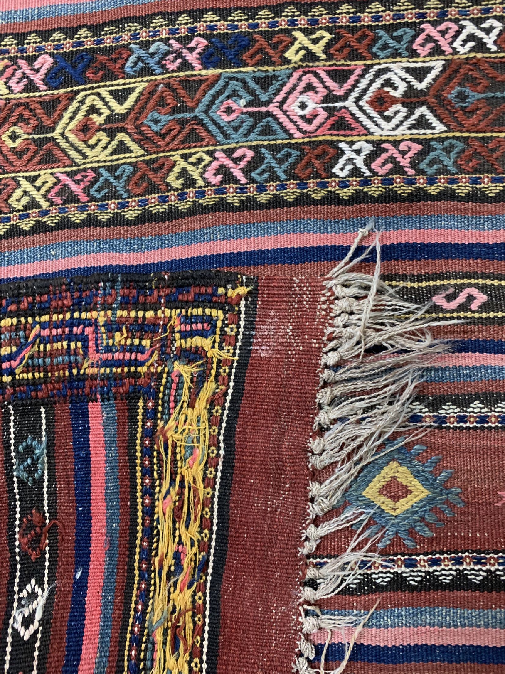 Detail e: Kurdi Sumakh antik, Türkei, datiert 1334(1913), Wolle auf Wolle, ca. 420 x 204 cm,EHZ: 2