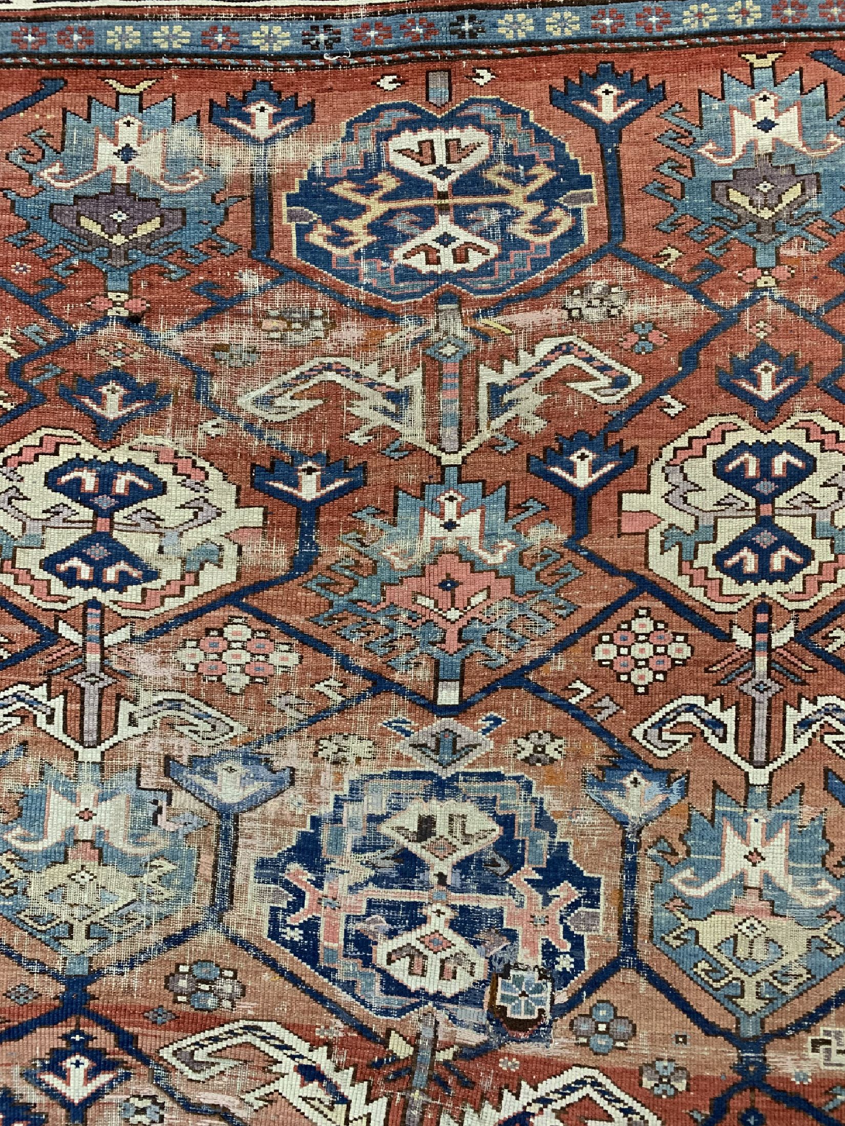 Detail b: Antiker Kazak, Kaukasus, um 1900, Wolle aufWolle, ca. 310 x 195 cm, EHZ: 4