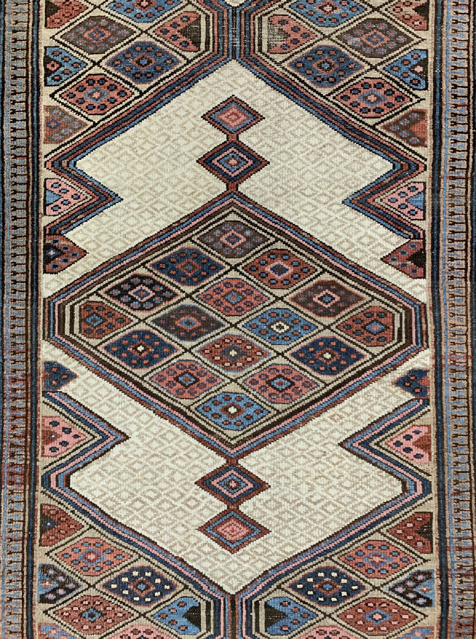 Detail c: Antiker Sarab, Persien, um 1900, Wolle auf Wolle, ca. 275 x 138 cm, EHZ: 2-3
