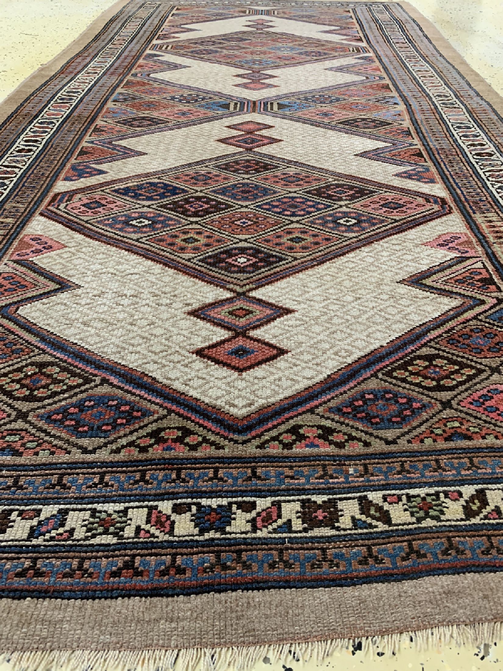 Detail d: Antiker Sarab, Persien, um 1900, Wolle auf Wolle, ca. 275 x 138 cm, EHZ: 2-3