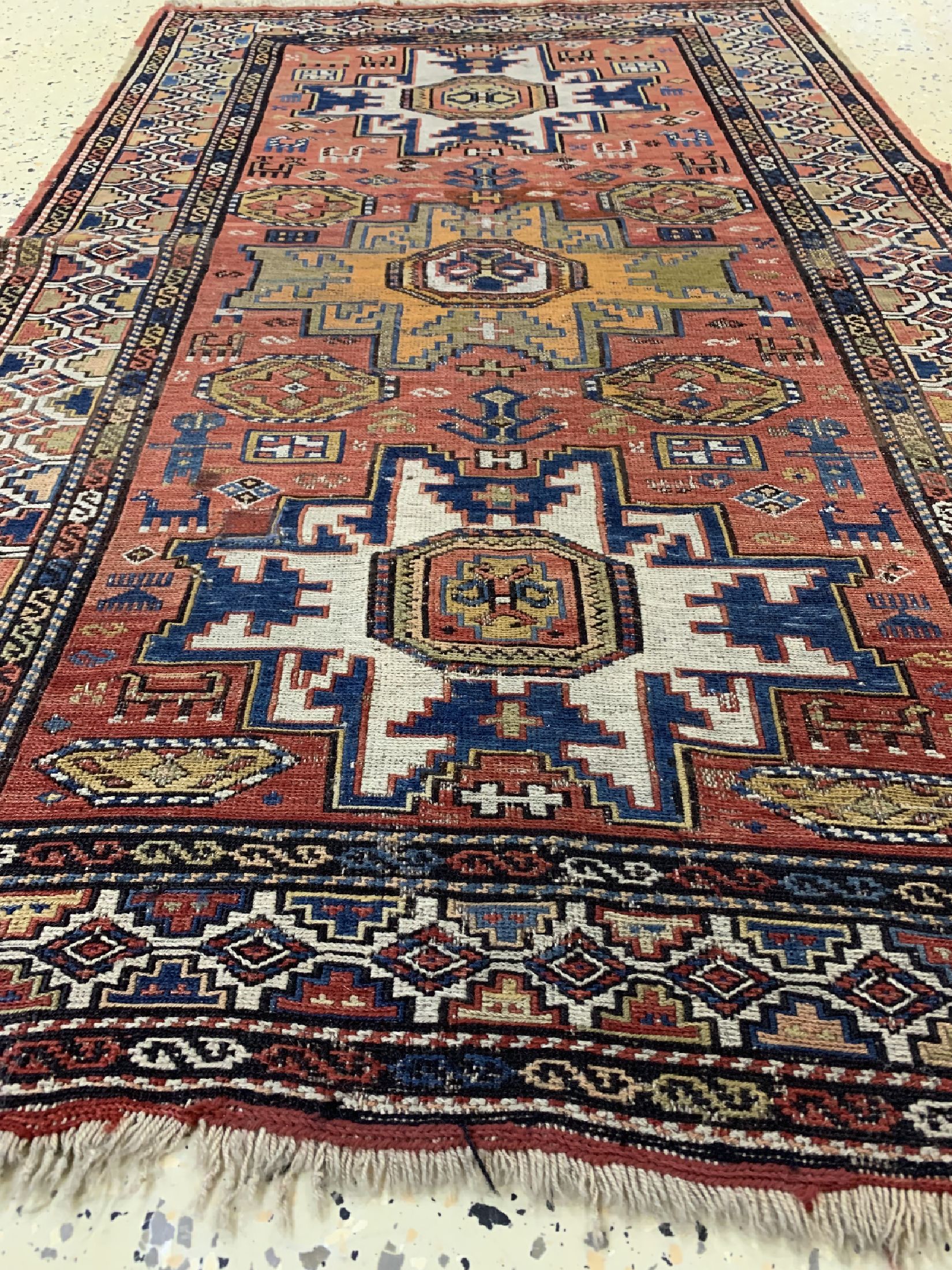 Detail c: Sumakh antik, Kaukasus, um 1900, Wolle auf Wolle, ca. 140 x 90 cm, EHZ: 2, (paar kleine Restaurierungen).
