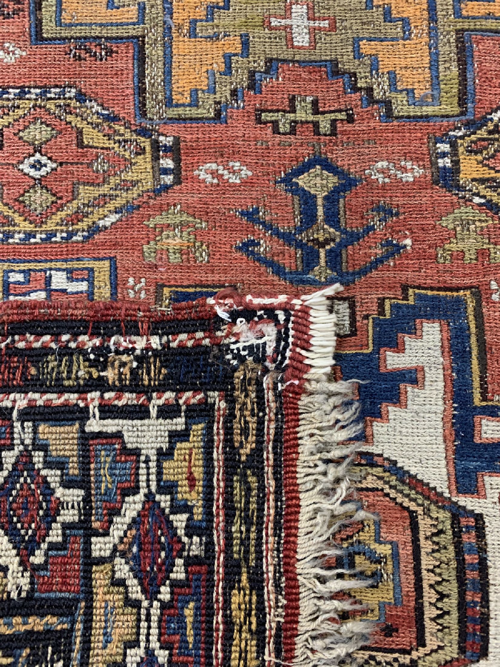 Detail d: Sumakh antik, Kaukasus, um 1900, Wolle auf Wolle, ca. 140 x 90 cm, EHZ: 2, (paar kleine Restaurierungen).