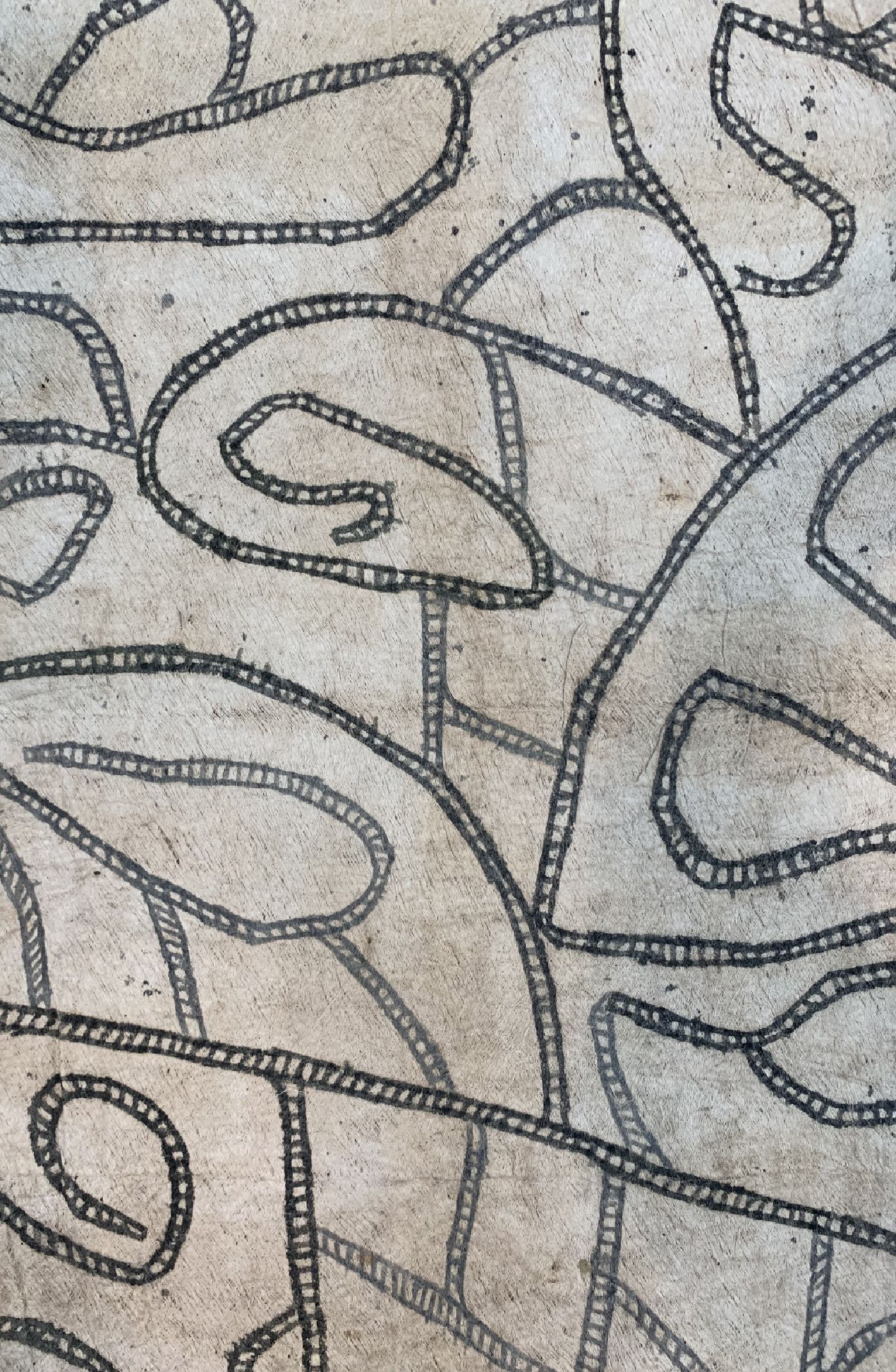 Detail b: 1 paar Mbuti Zeichungen, Kongo, Anfang 20.Jhd, Handgemalt auf Rindenbast, ca. 93 x 53cm, EHZ: 2