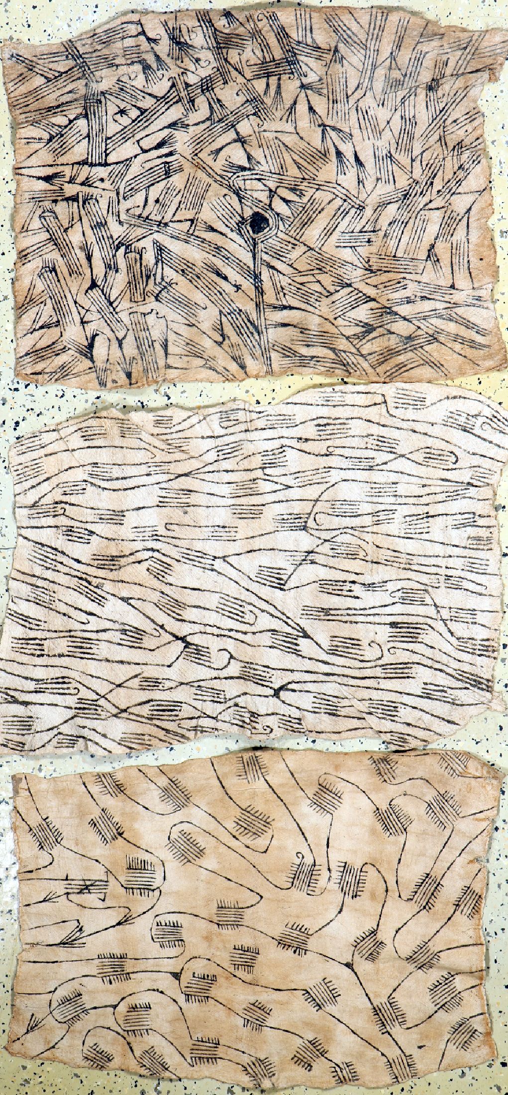 3 Mbuti Zeichungen, Kongo, Anfang 20.Jhd, Handgemalt auf Rindenbast, ca. 80 x 55 cm, EHZ: 2