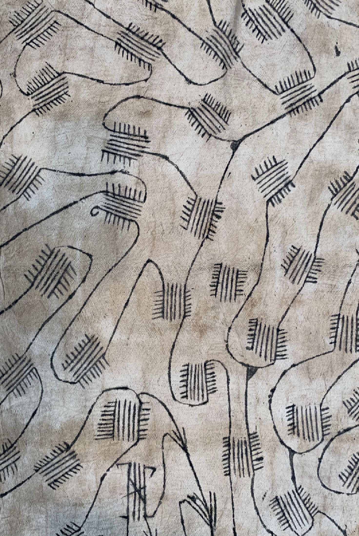 Detail a: 3 Mbuti Zeichungen, Kongo, Anfang 20.Jhd, Handgemalt auf Rindenbast, ca. 80 x 55 cm, EHZ: 2