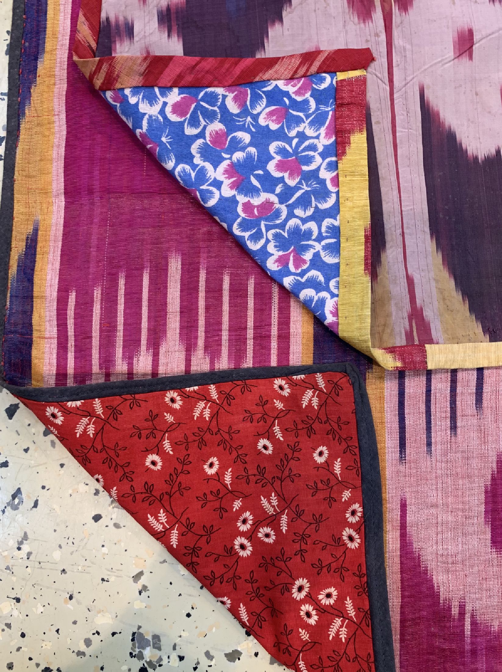 Detail c: 2 Seiden-Ikat Fragmente, Uzbekistan, Anfang 20.Jhd, Seide, ca. 88 x 43 cm