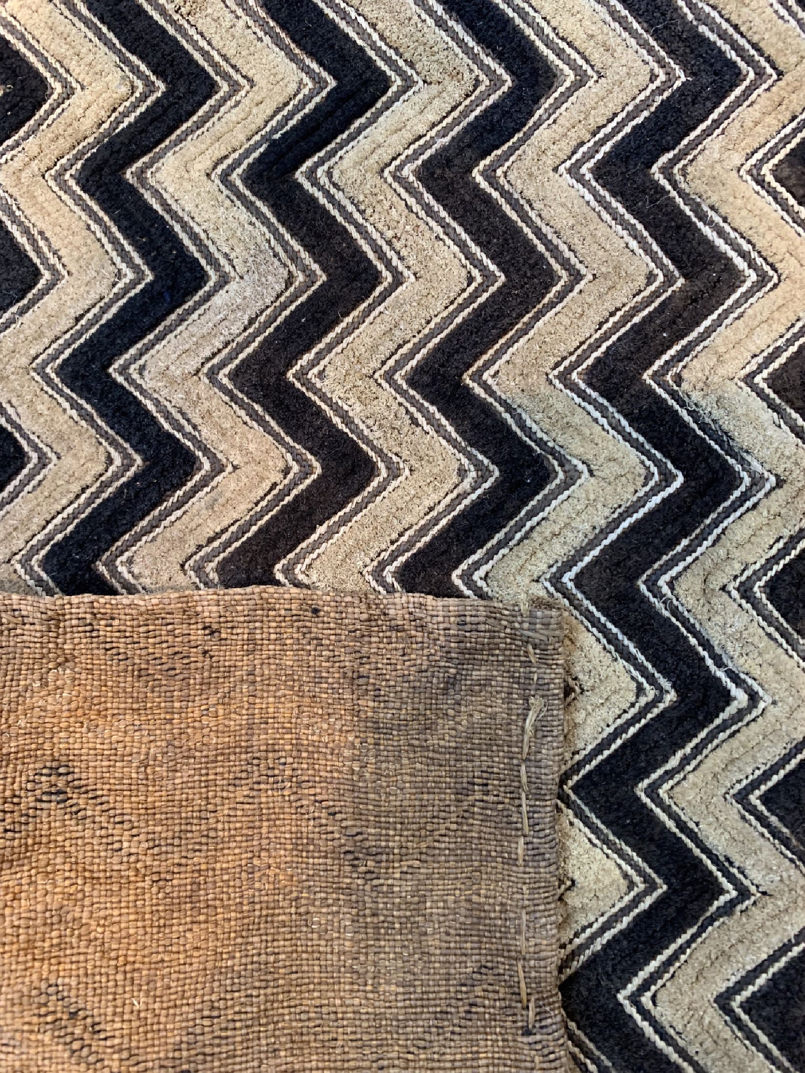 Detail c: 1 paar Showa Textilien, Kongo, Anfang 20.Jhd, Raphia-Plüschgewebe, ca. 58 x 58 cm, EHZ: 2