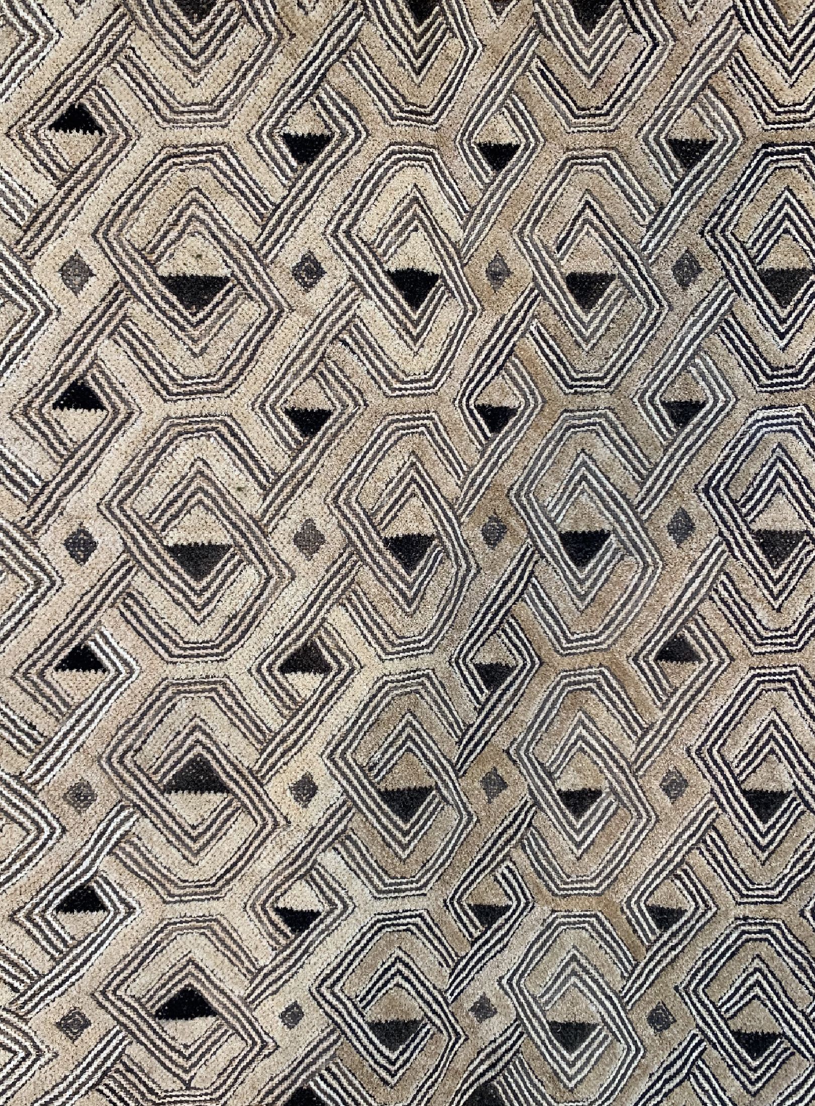 Detail b: 3 Showa Textilien, Kongo, Anfang 20.Jhd, Raphia-Plüschgewebe, ca. 60 x 56 cm, EHZ: 2