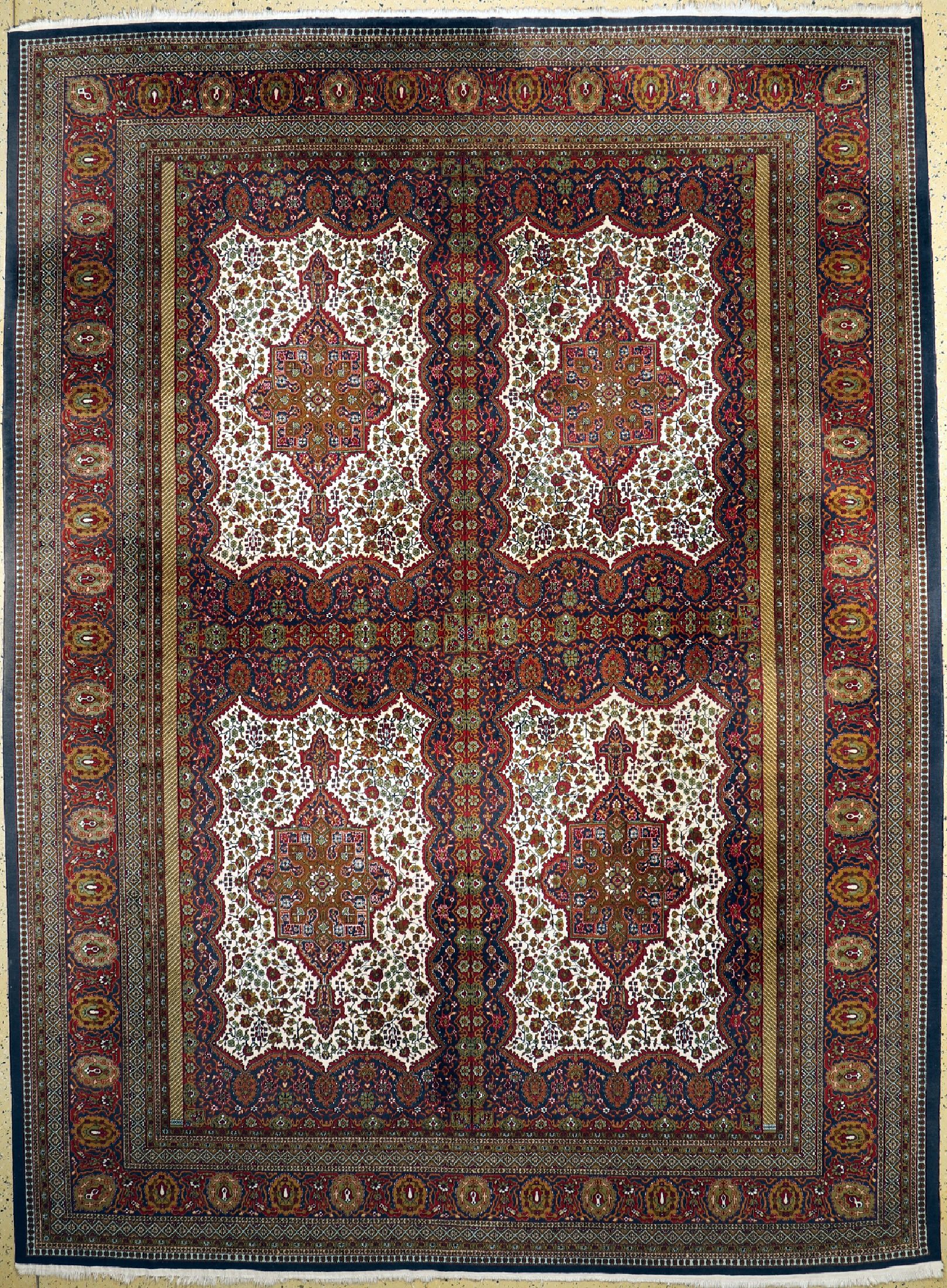 Kaschmir fein"Seidengrund", Indien, ca. 50 Jahre, Korkwolle mit Seide, ca. 360 x 270 cm, EHZ: 2